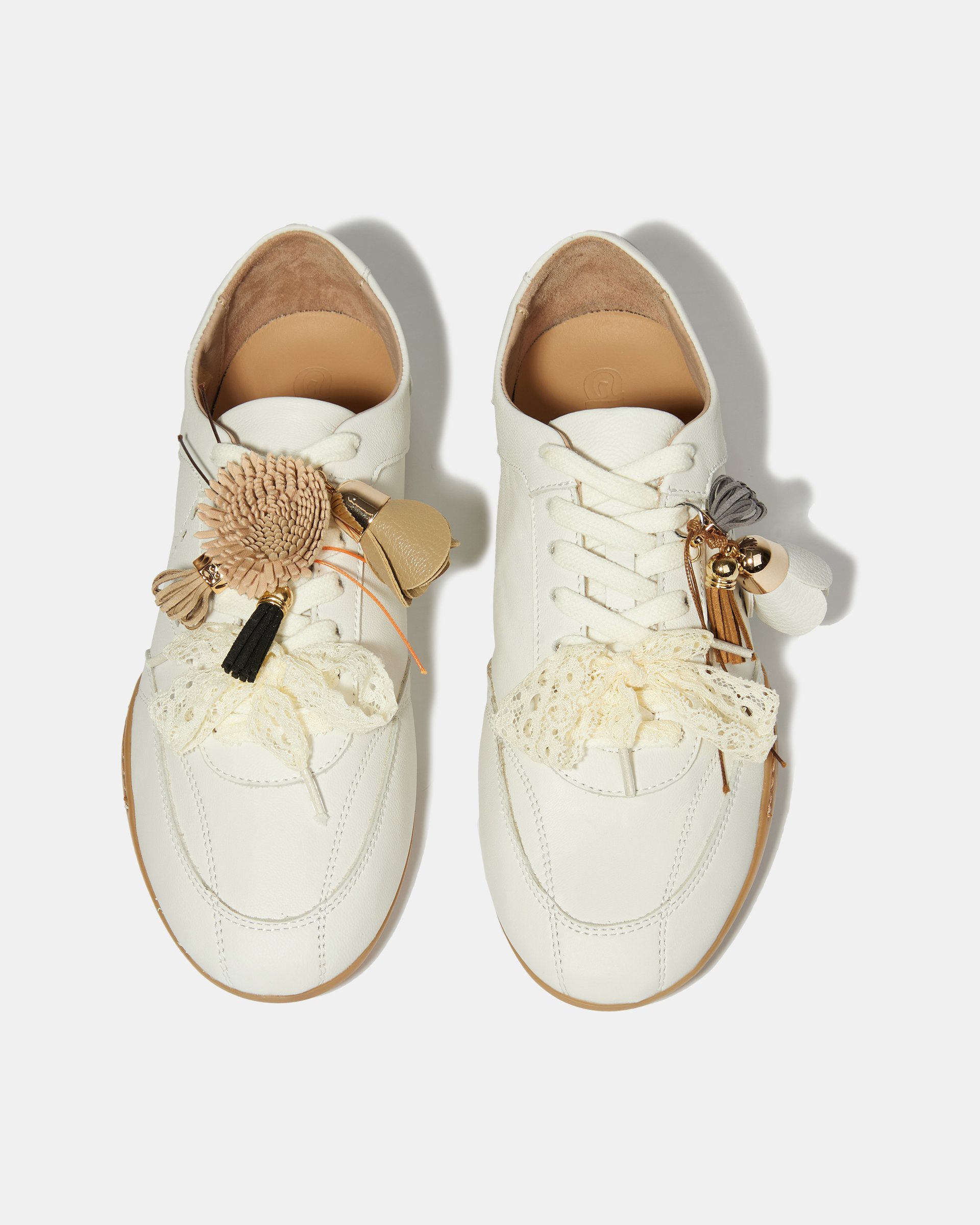 Белые кожаные кеды с авторским декором - Image 4 of 5