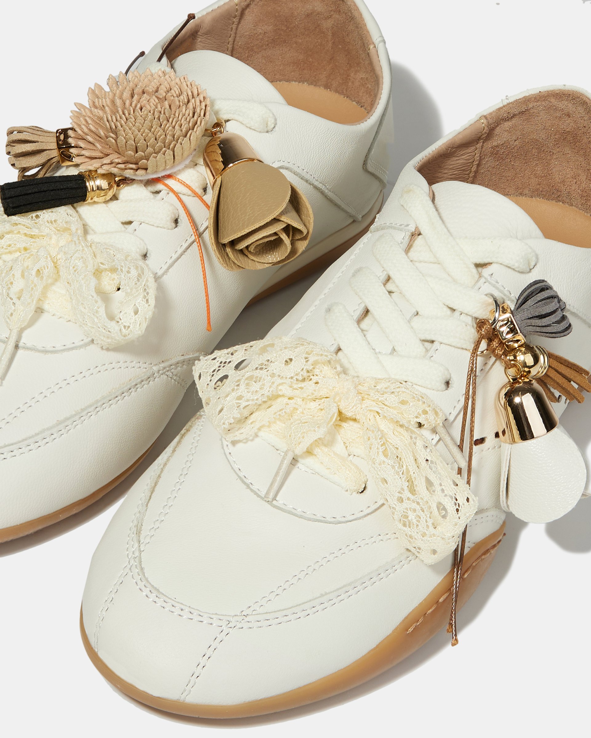 Белые кожаные кеды с авторским декором - Image 5 of 5