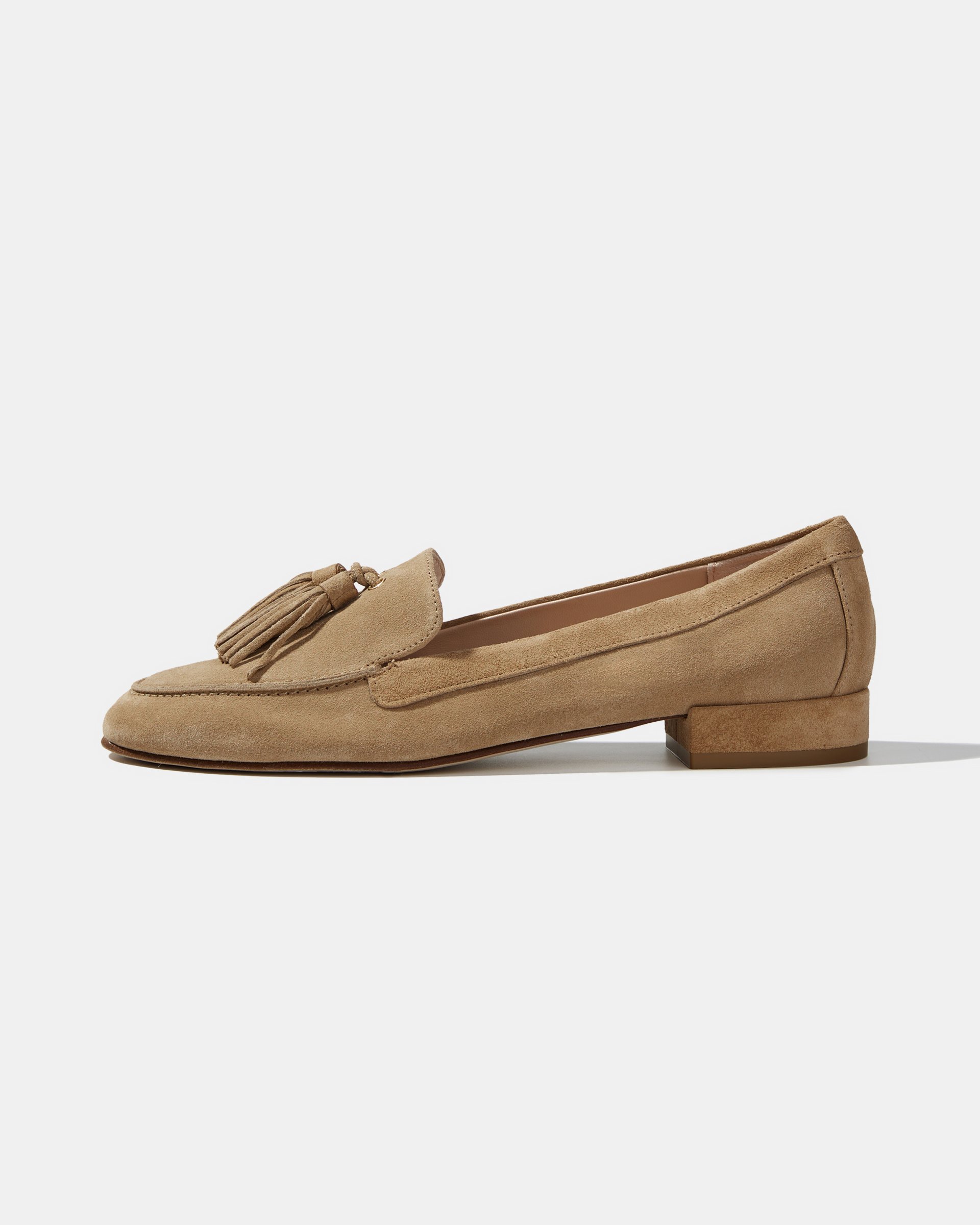 Бежевые замшевые лоферы с декоративными кисточками - Main image