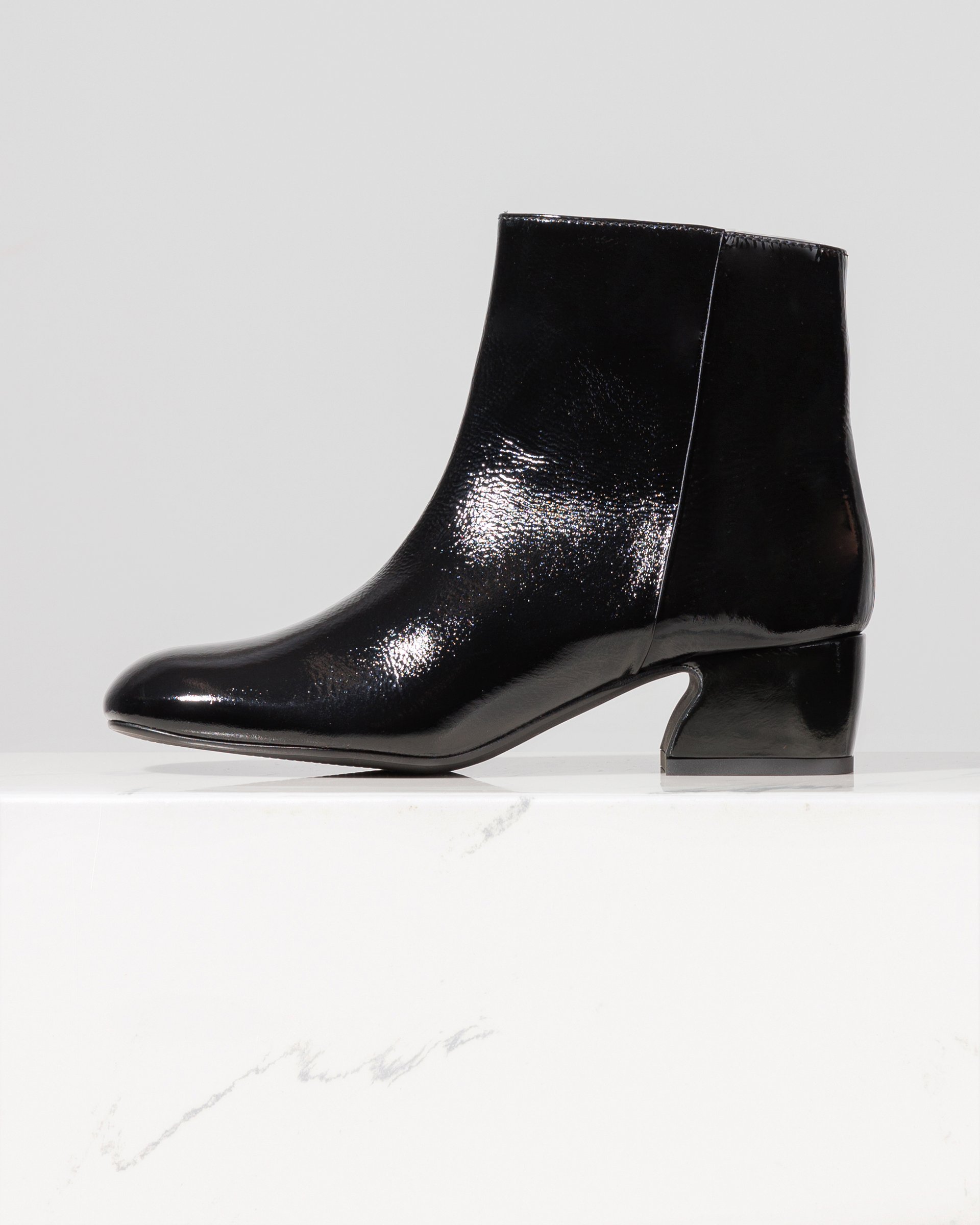 Черные лакированные ботильоны - Main image