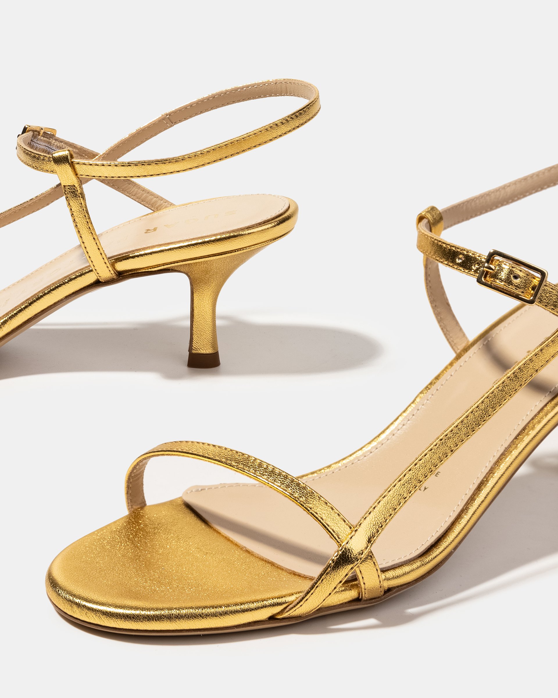 Золотистые босоножки на каблуке - Image 4 of 4