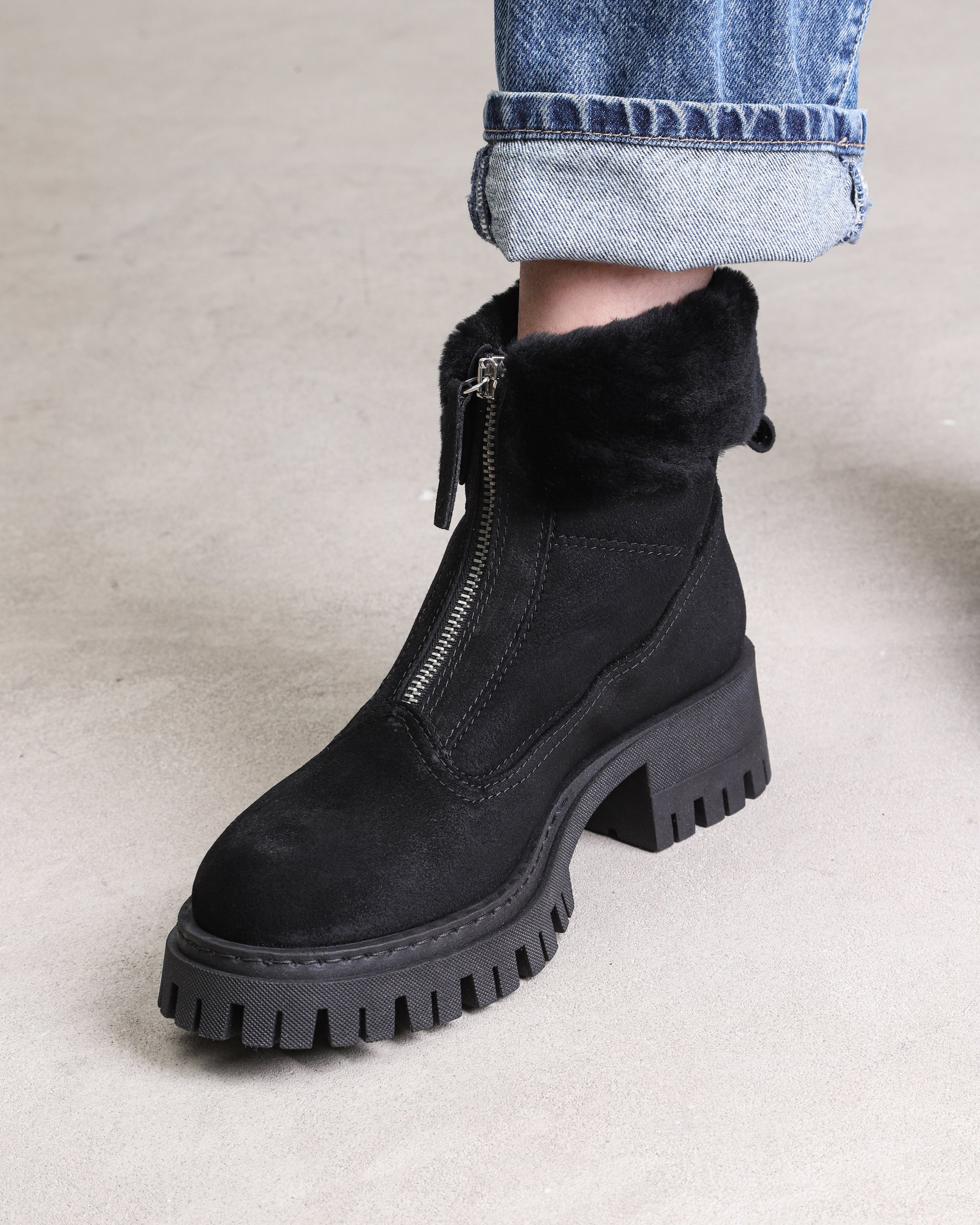 Чёрные замшевые зимние ботинки - Image 6 of 6