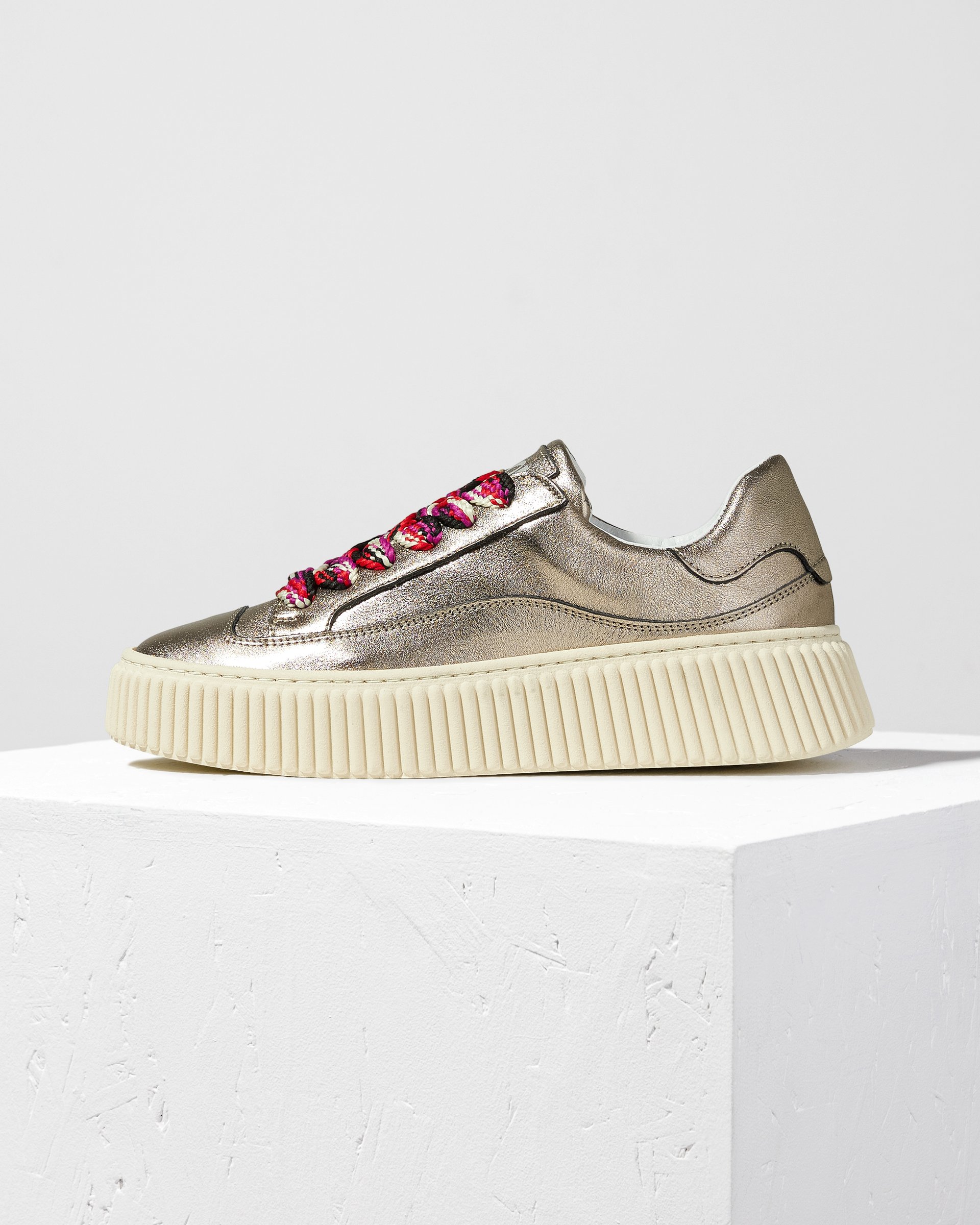 Серебристые кожаные кроссовки - Main image