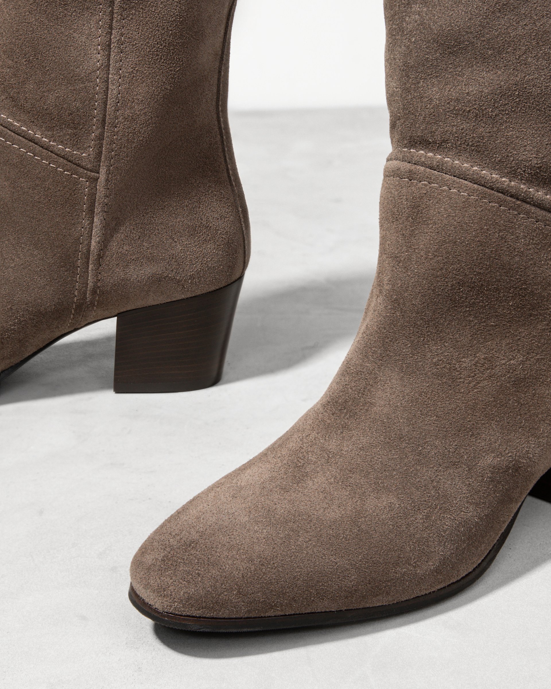 Серые замшевые полусапоги - Image 4 of 6