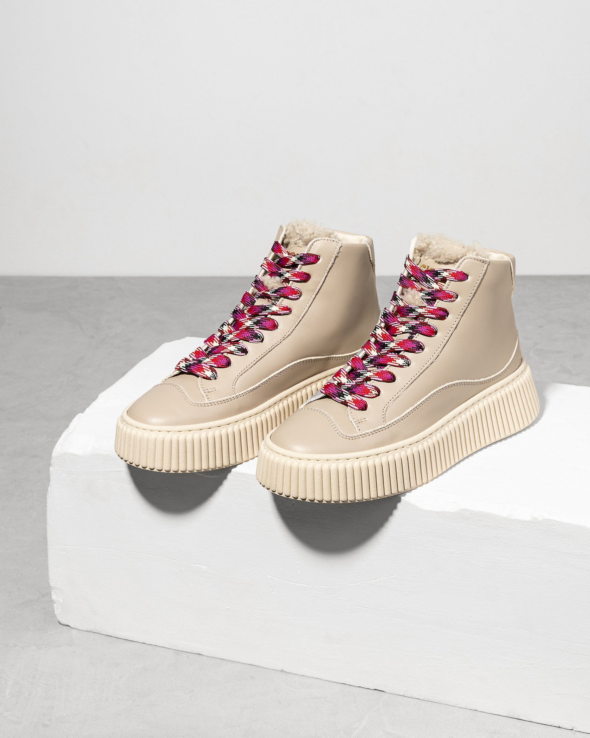 Утепленные кеды из натуральной кожи кремового цвета - Image 2 of 4