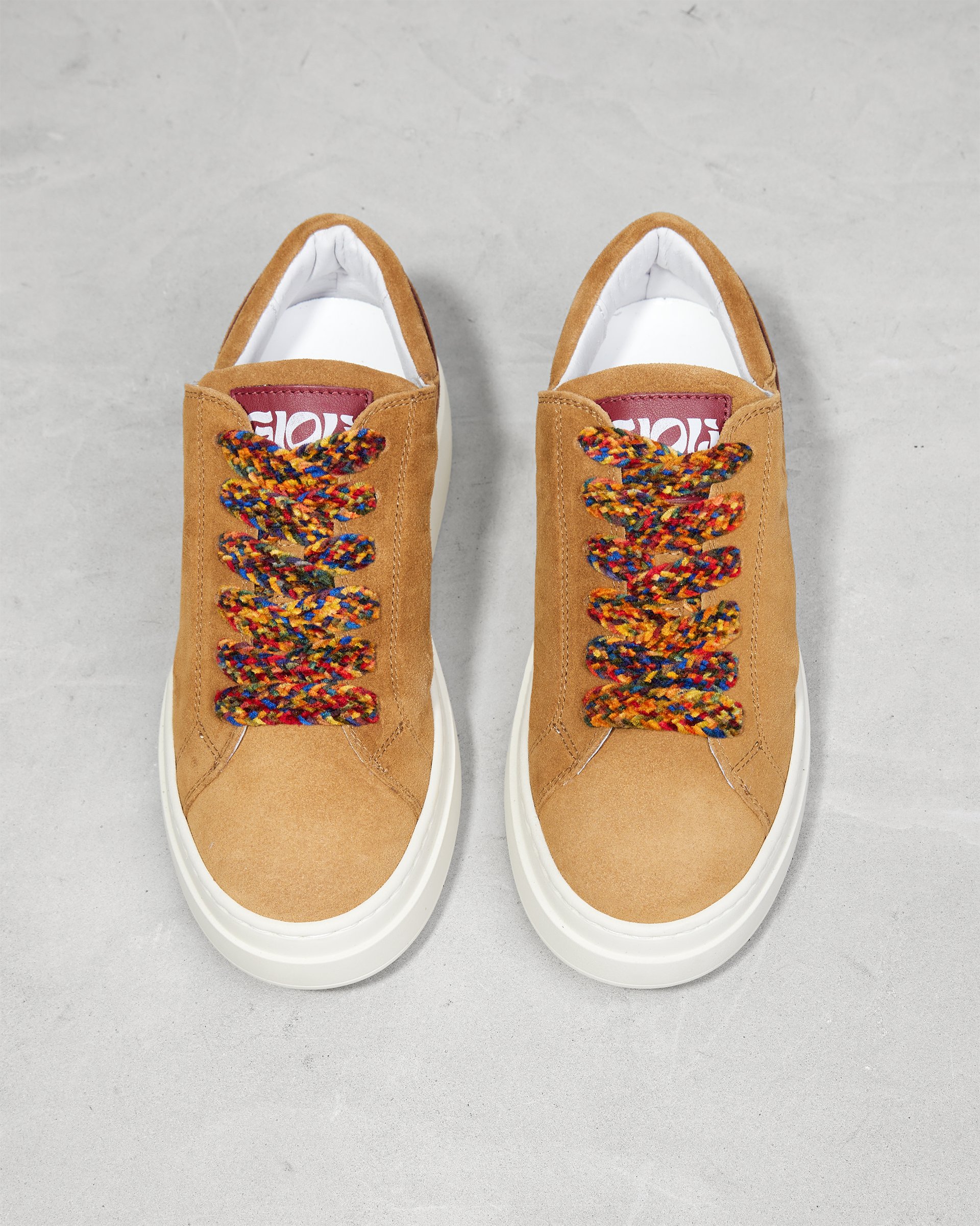 Коричневые замшевые кеды с яркими шнурками - Image 3 of 6