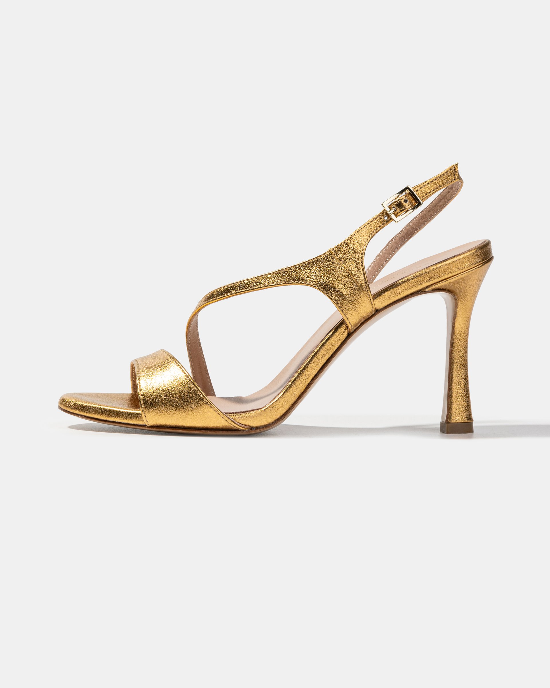 Золотистые босоножки из натуральной кожи