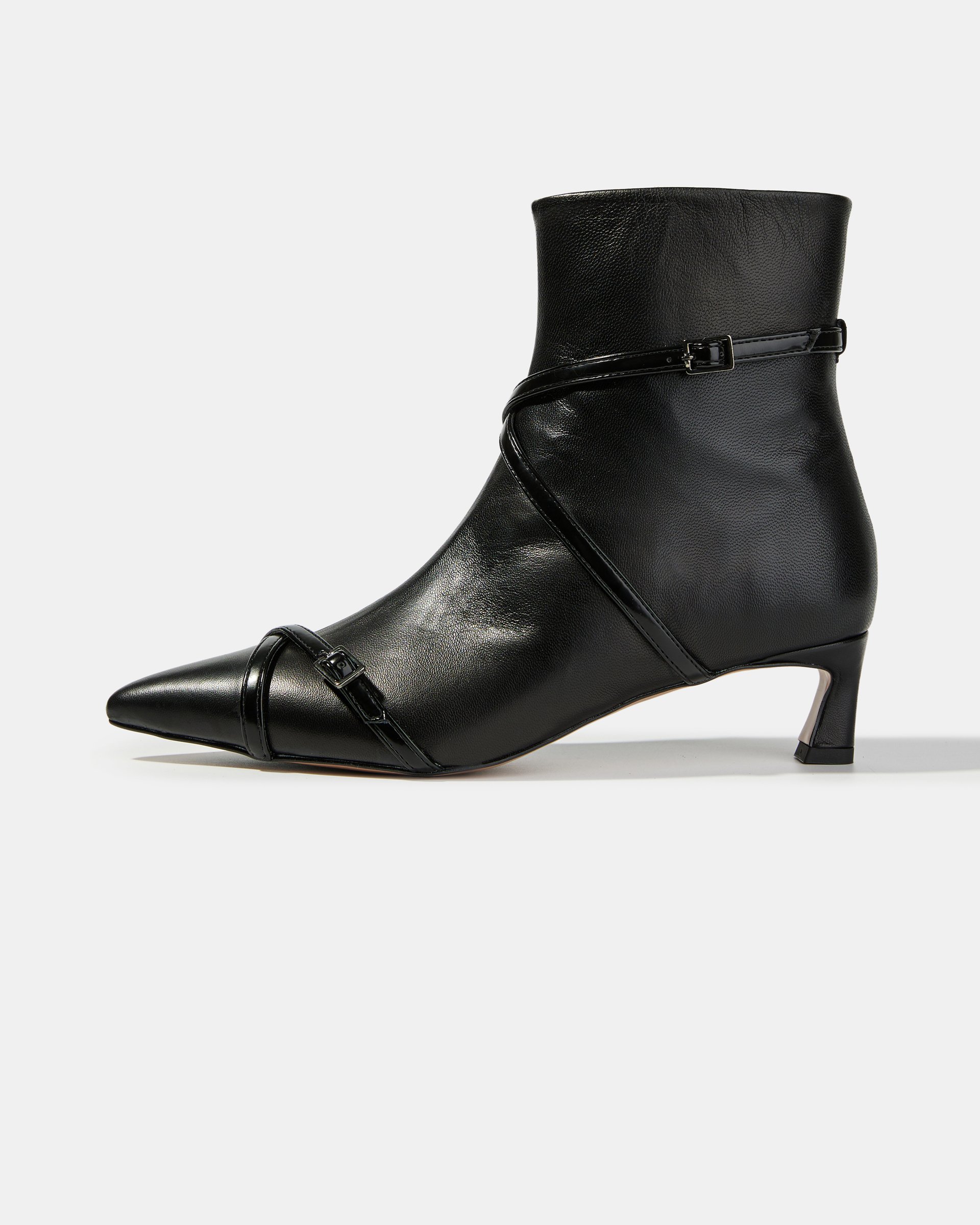 Чёрные кожаные ботильоны