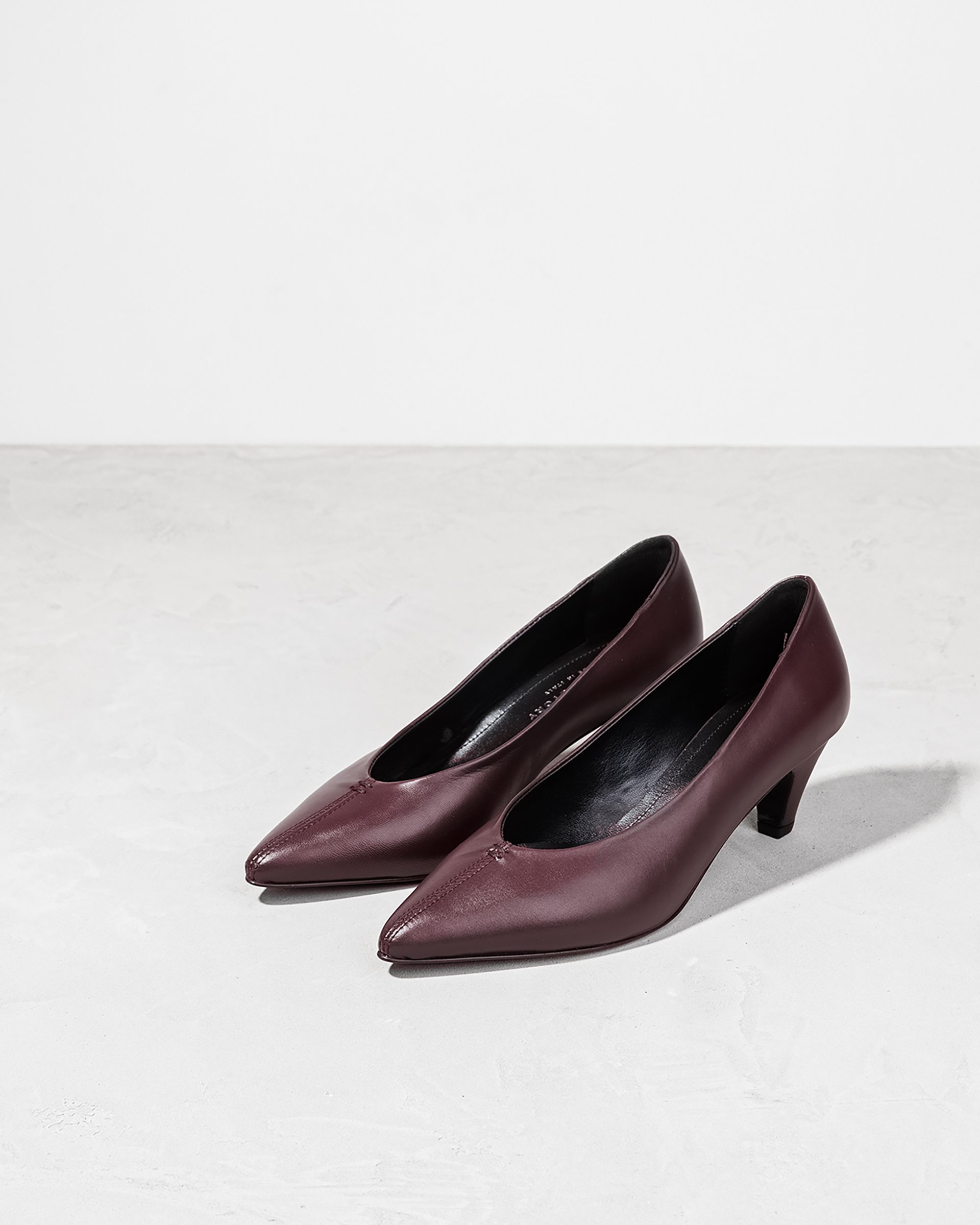 Кожаный туфли винного оттенка на каблуке - Image 2 of 4