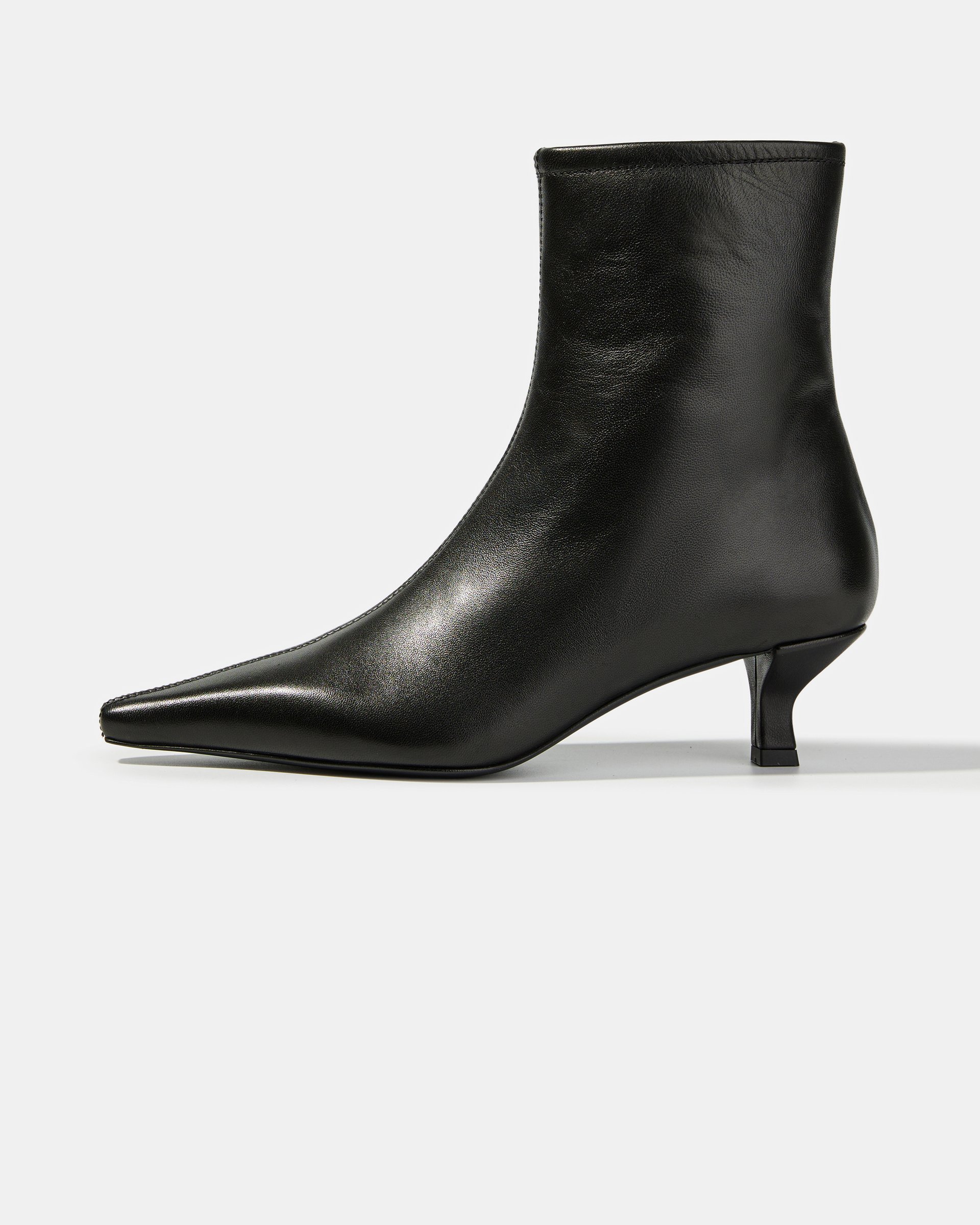 Черные кожаные ботильоны