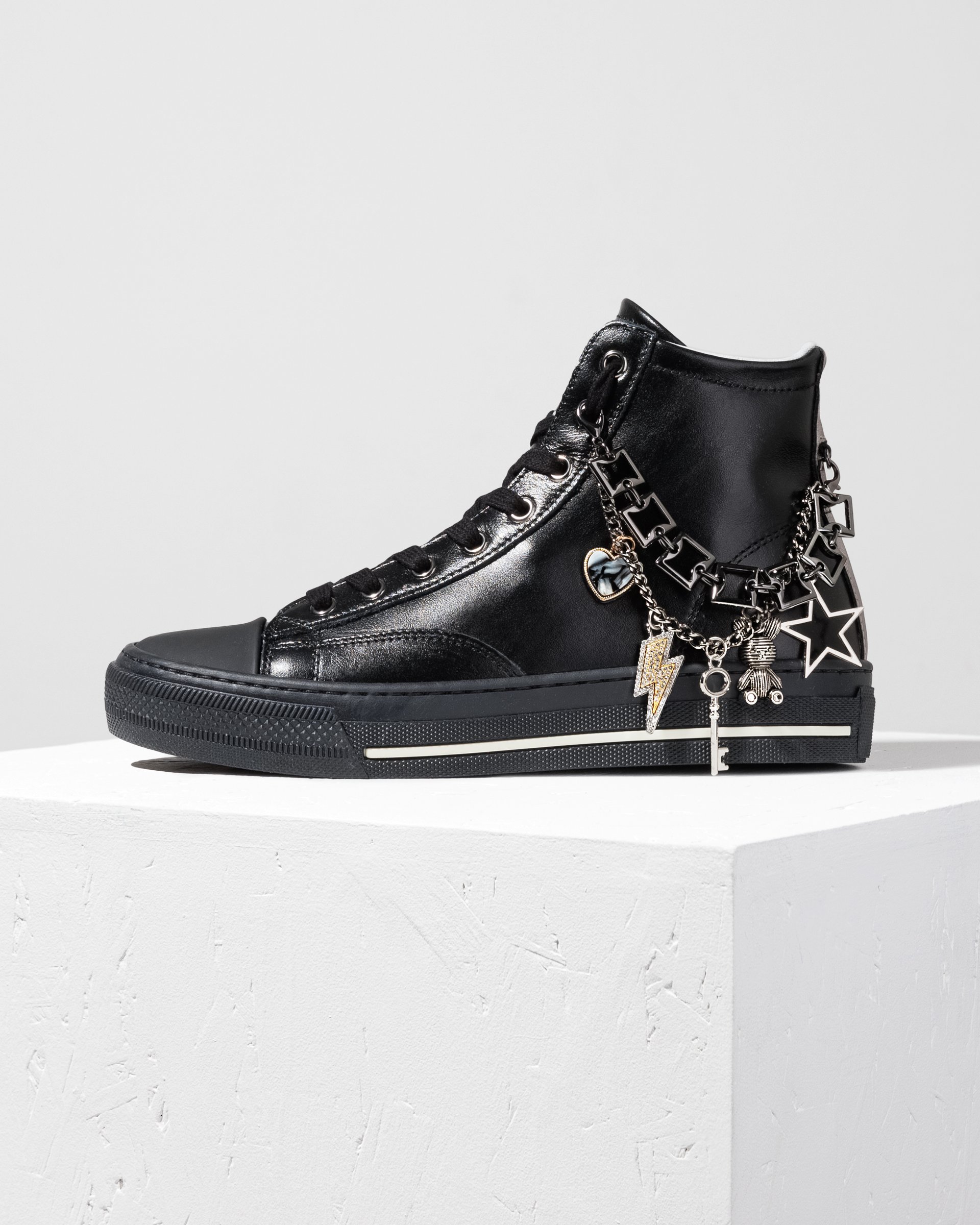 Черные кожаные кеды с аксессуарами - Main image