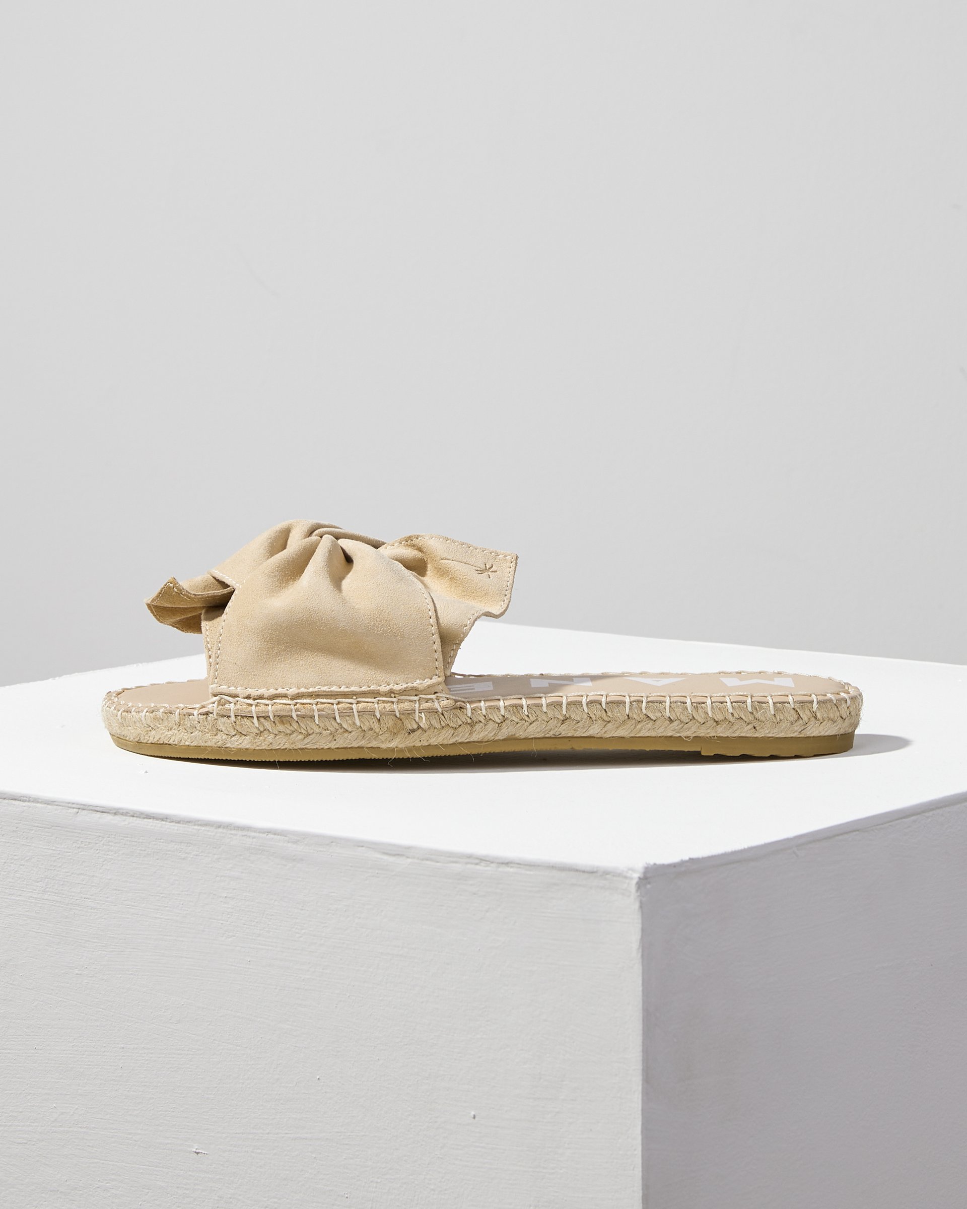 Бежевые шлепанцы - Main image