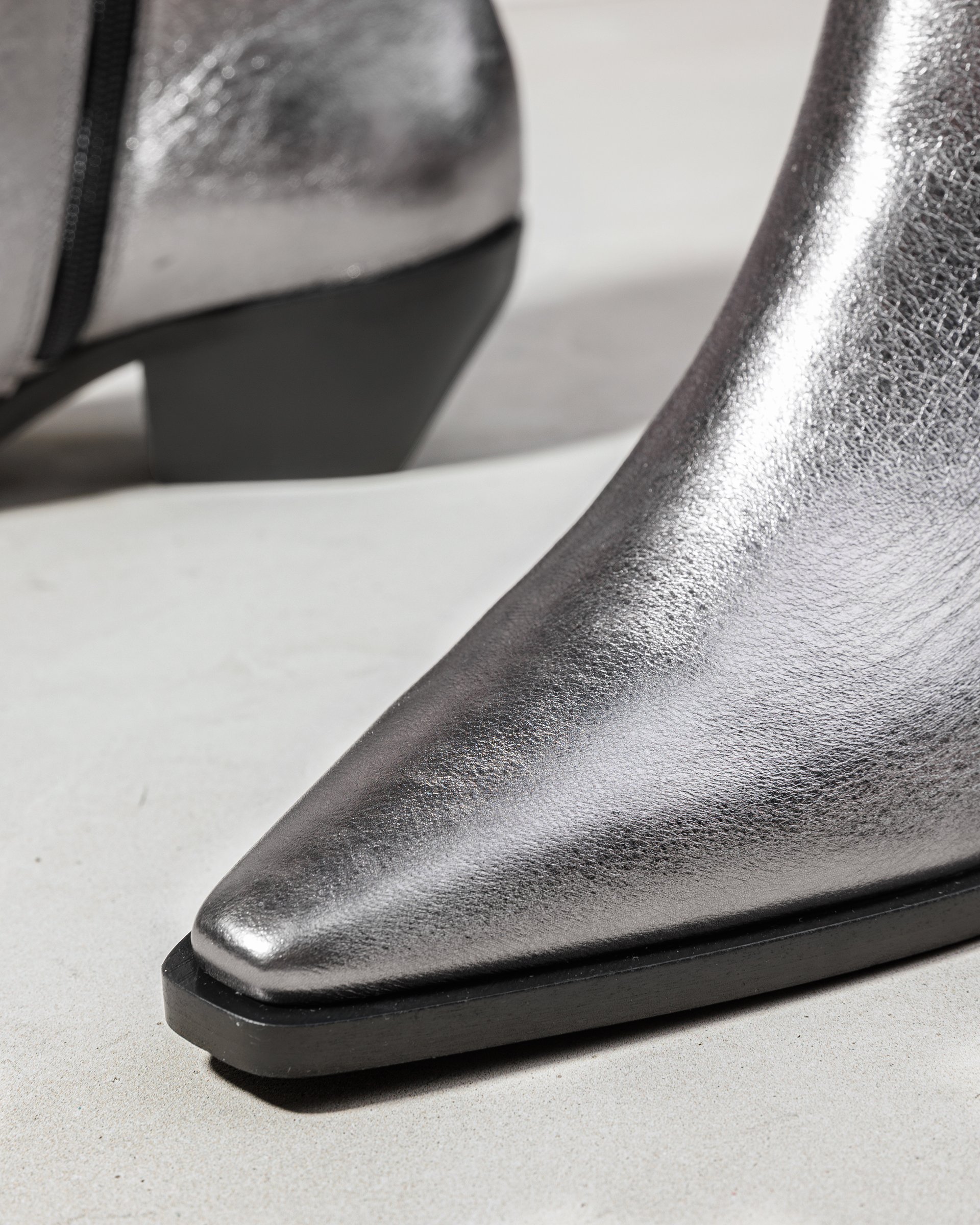 Казаки из натуральной кожи серебристого цвета - Image 4 of 6