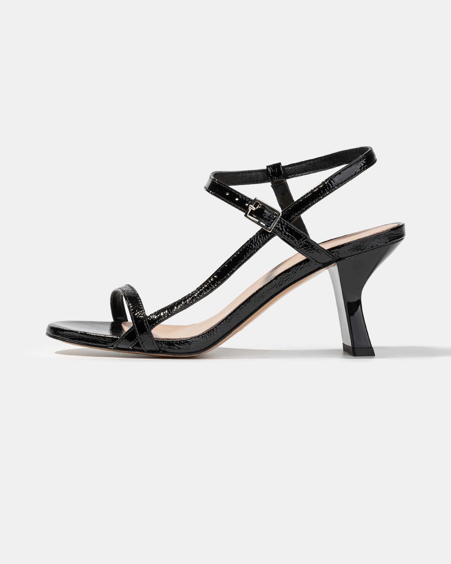 Черные босоножки с ремешками