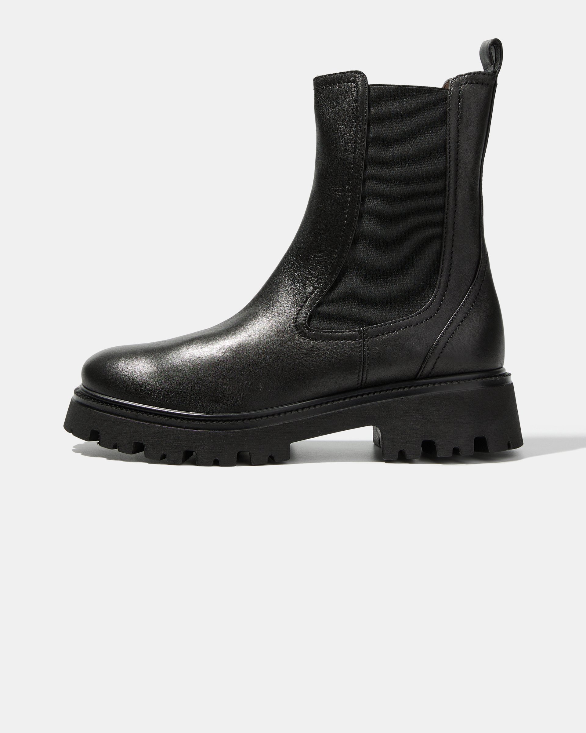 Черные кожаные ботинки