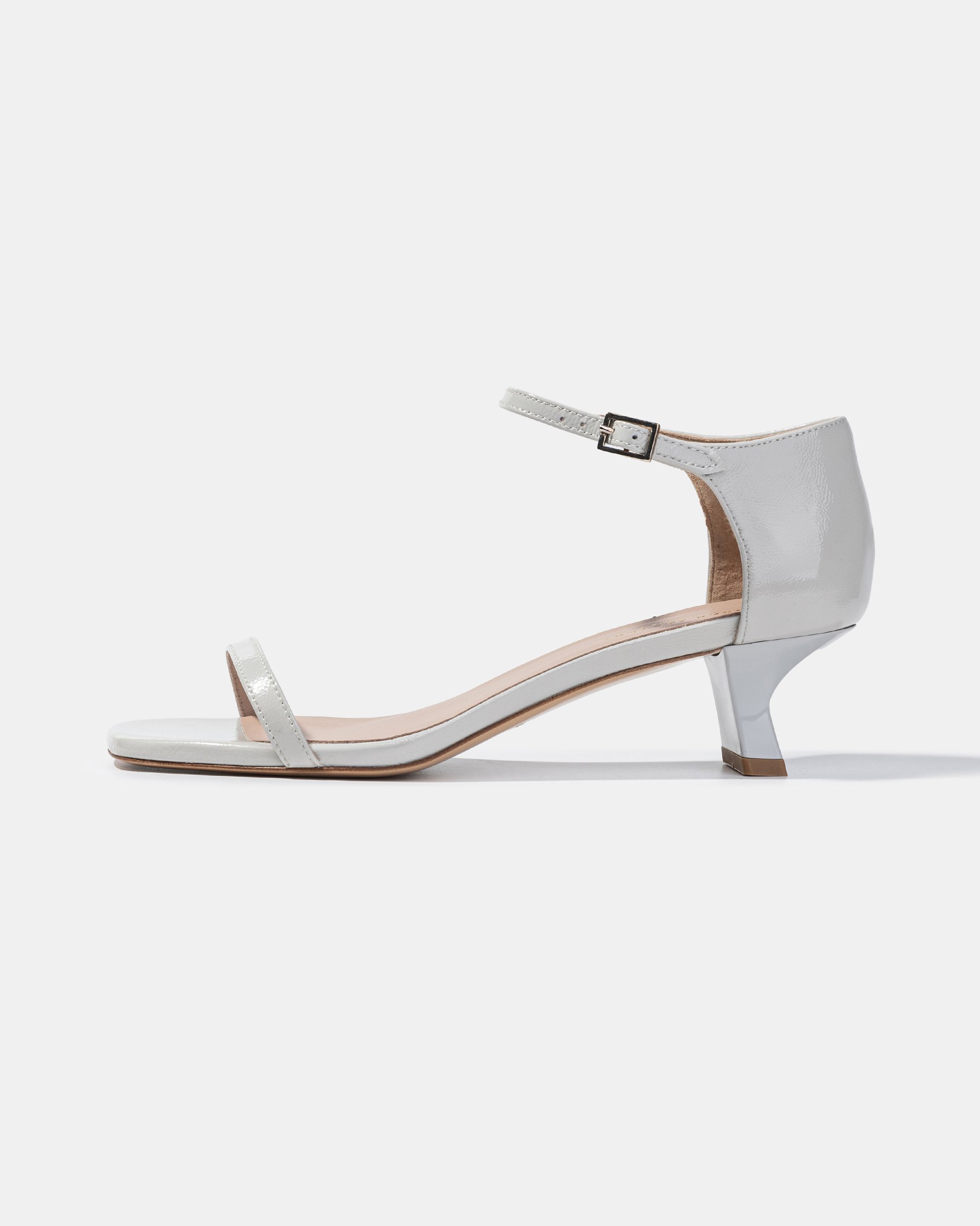 Cерые кожаные босоножки