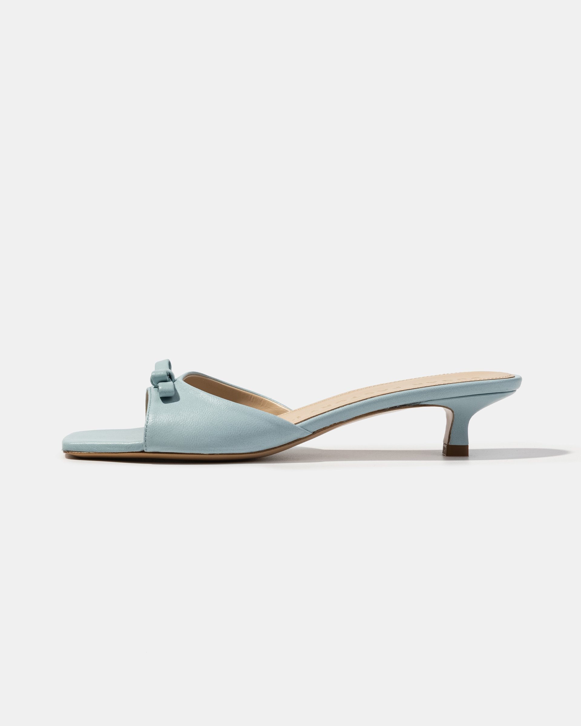 Светло-голубые мюли с бантиком