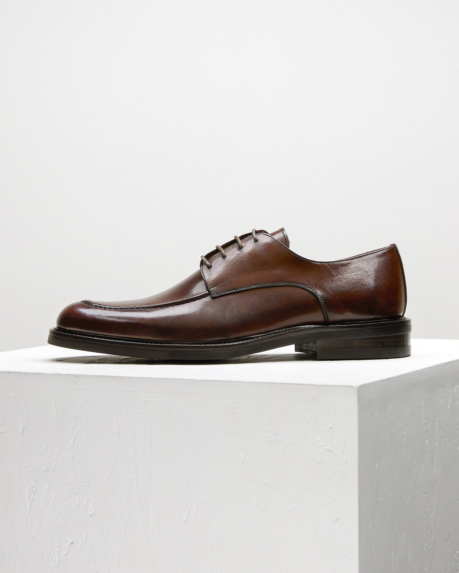 Коричневые туфли из натуральной кожи