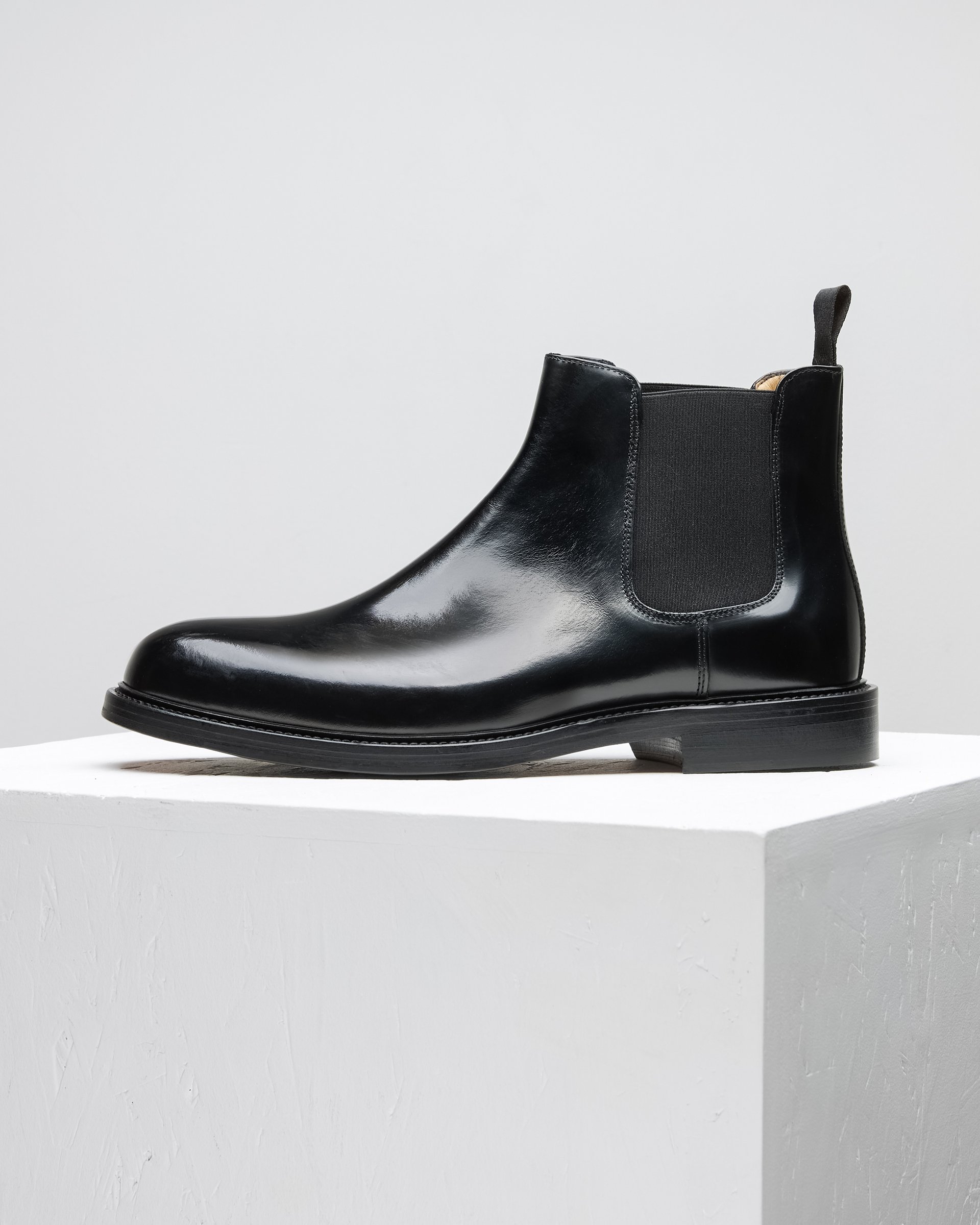 Черные кожаные ботинки-челси