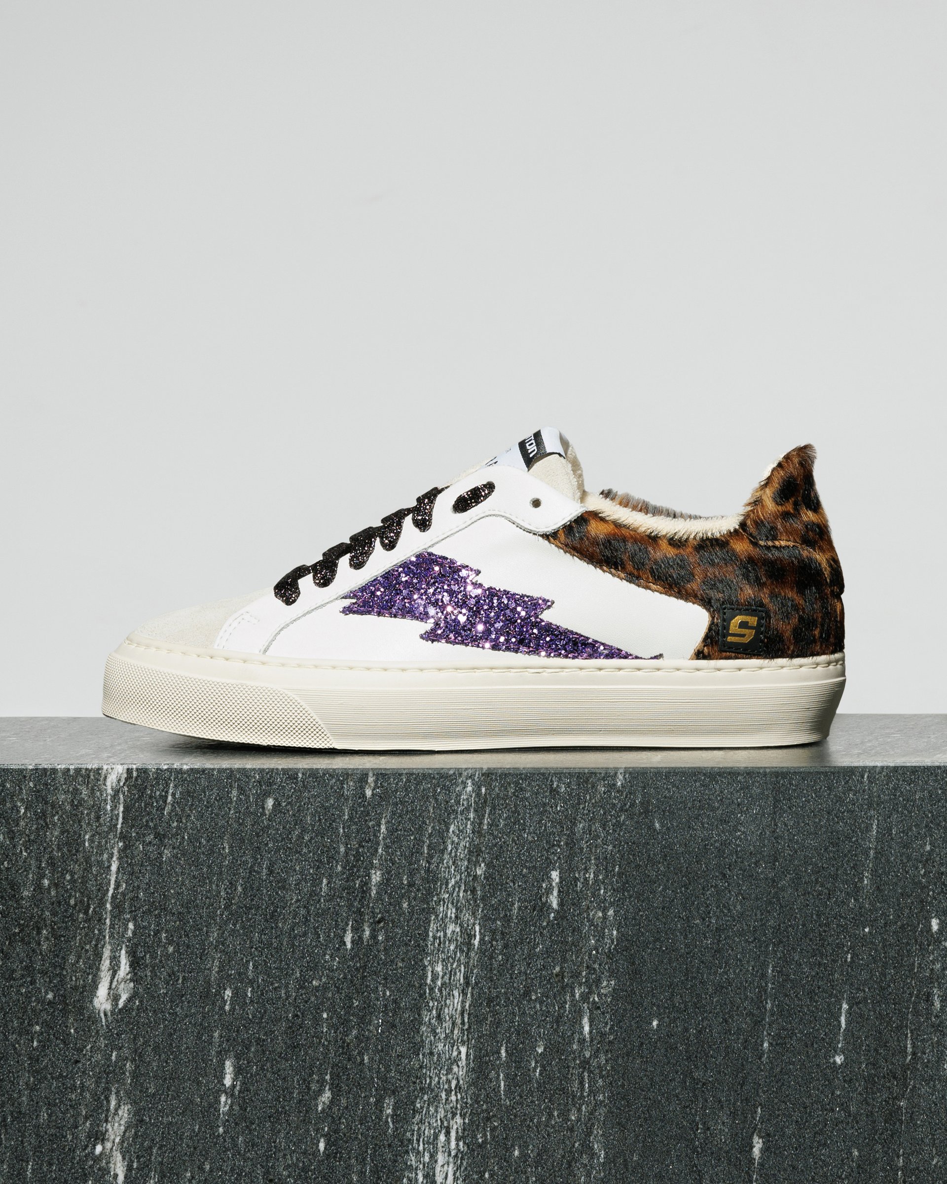 Белые кожаные кеды с леопардовым принтом - Main image