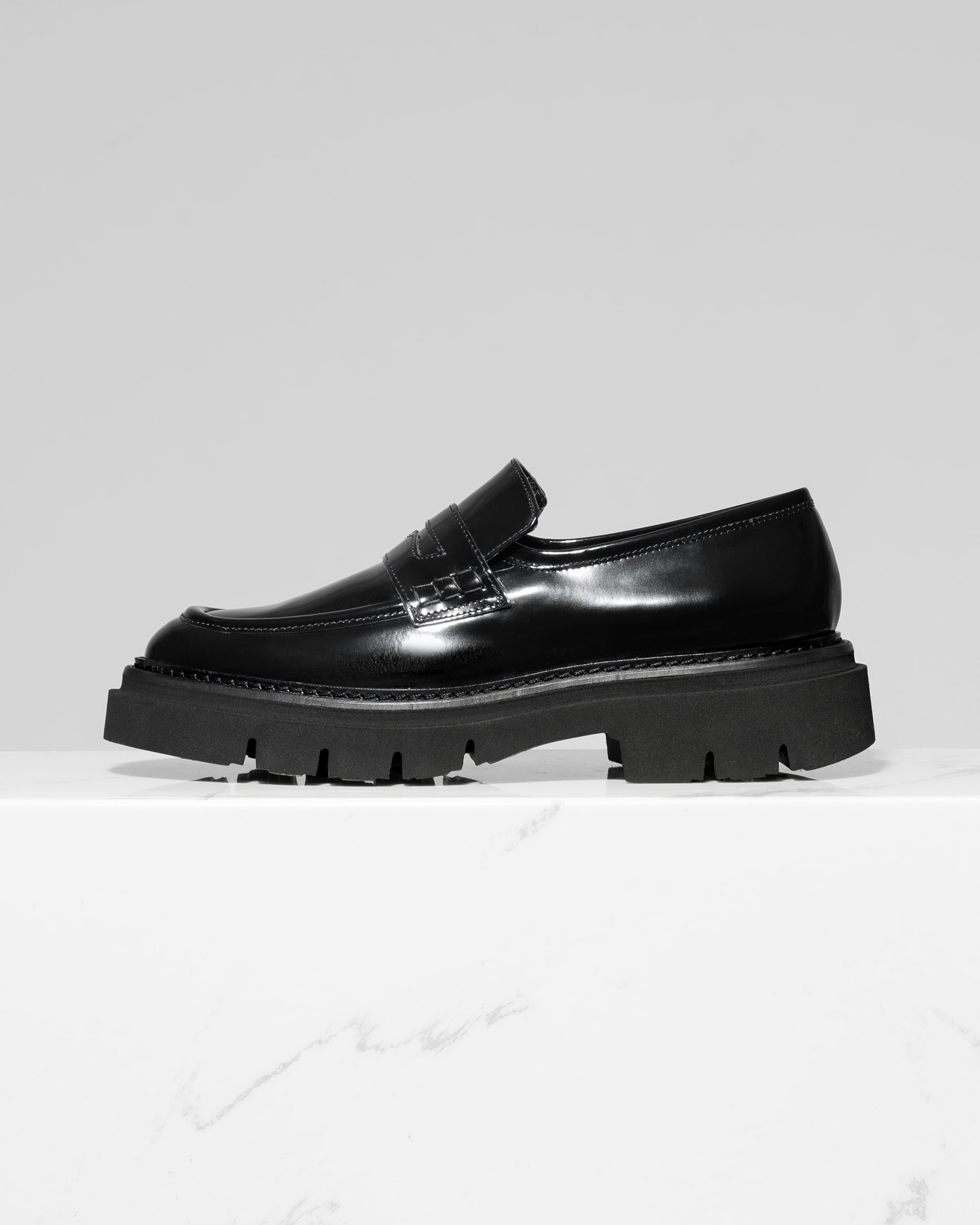 Черные лакированные кожаные лоферы - Main image