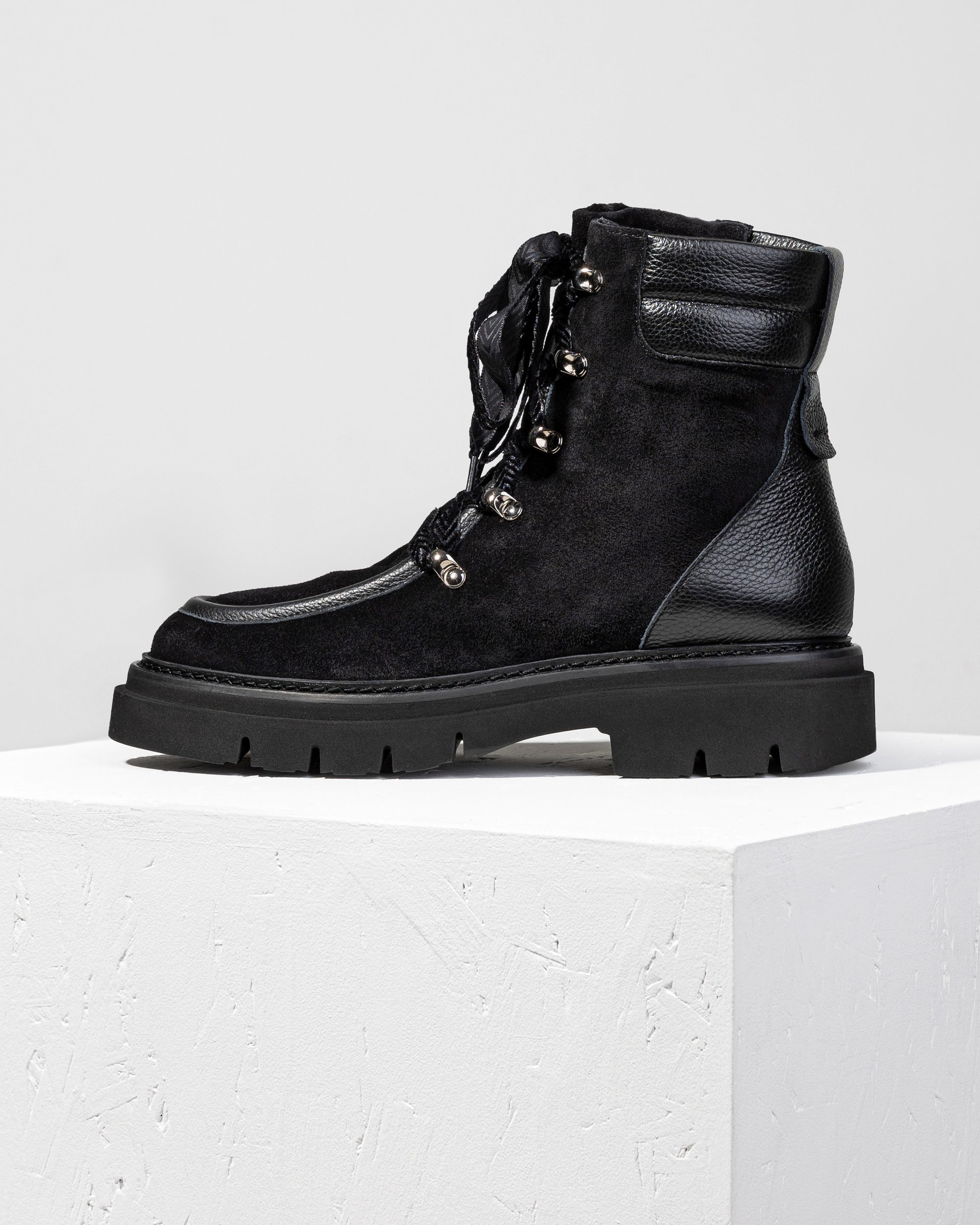 Черные зимние замшевые ботинки - Main image