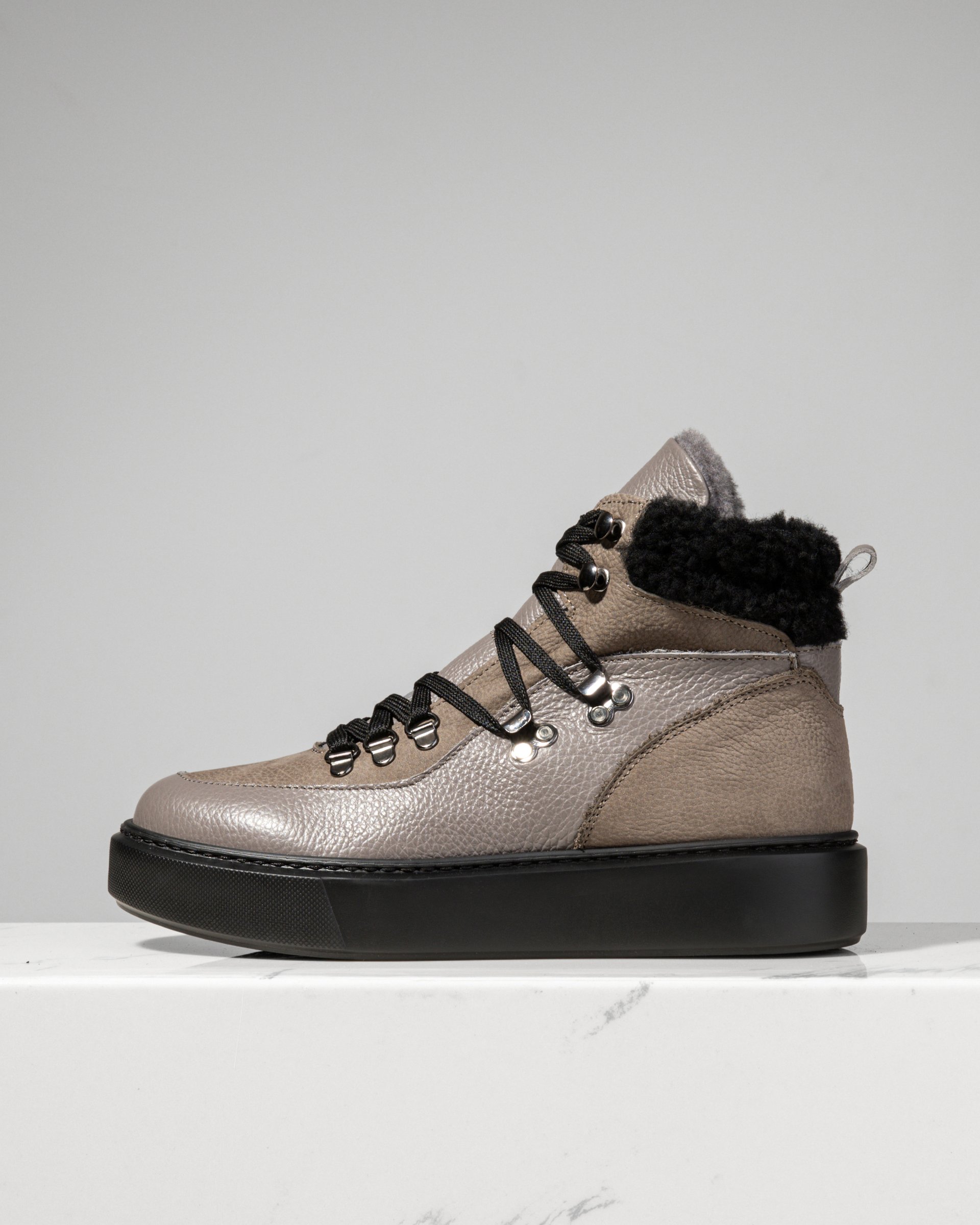 Серые зимние кожаные ботинки - Main image