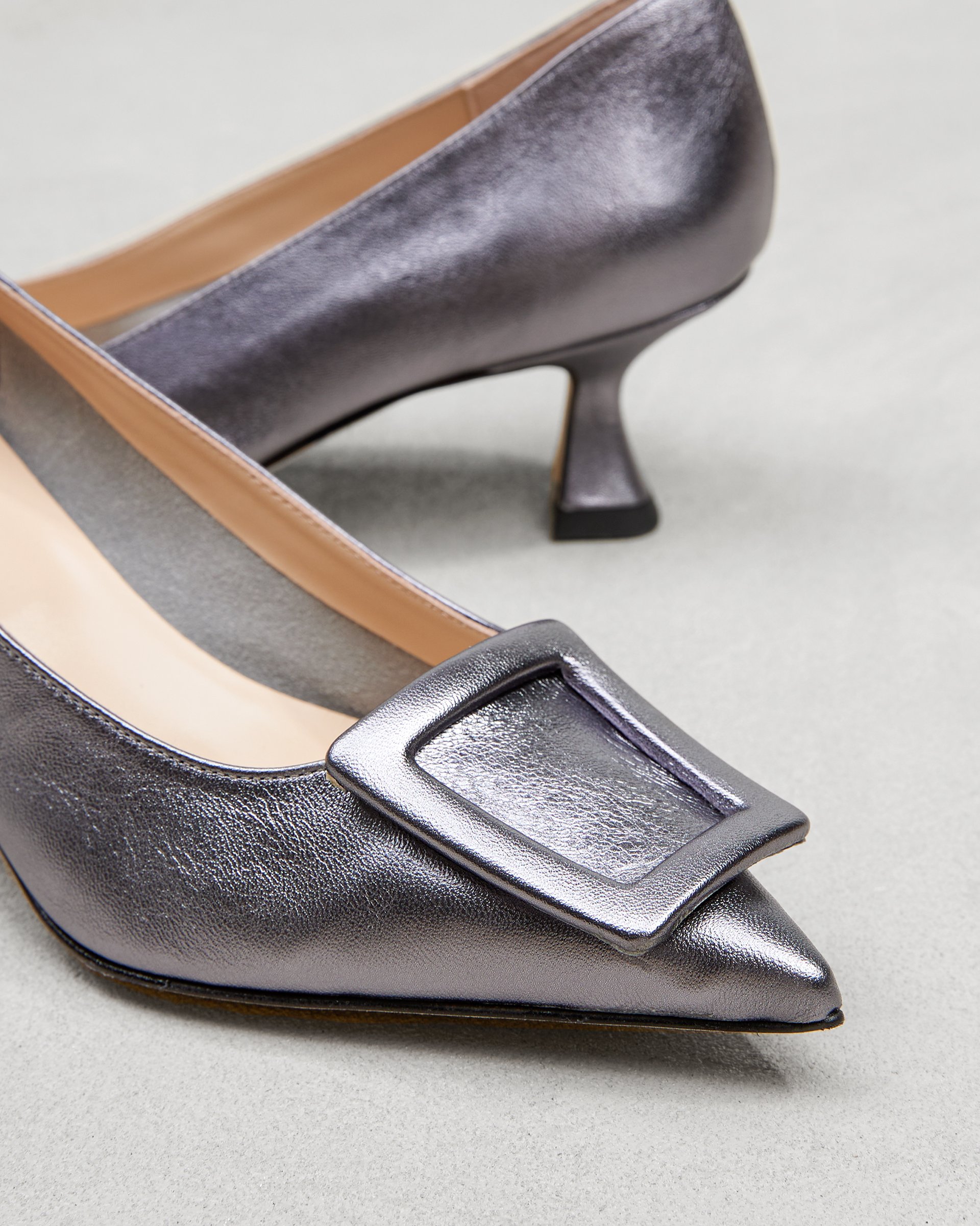 Серые блестящие туфли - Image 2 of 7