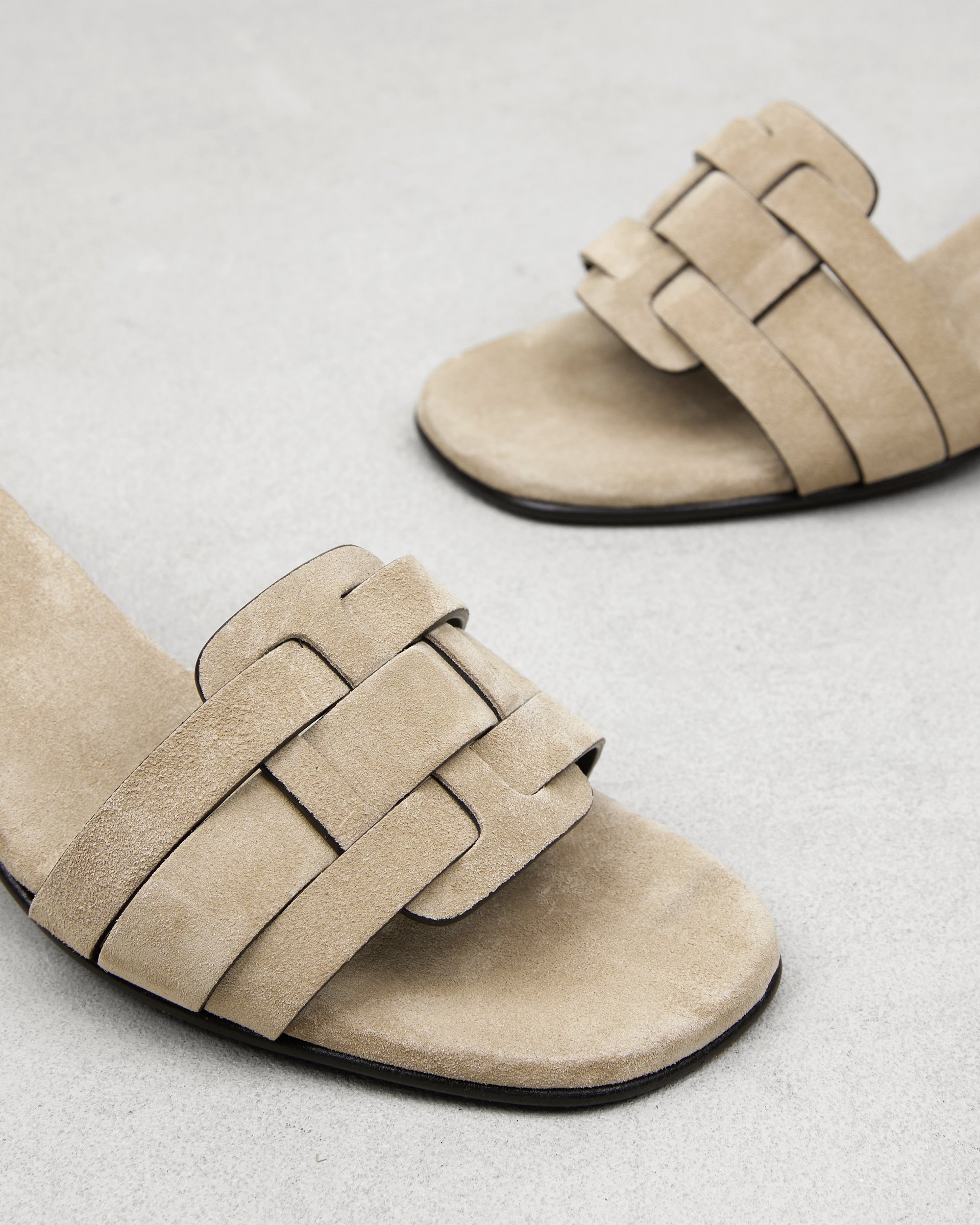Серо-бежевые замшевые босоножки - Image 4 of 6