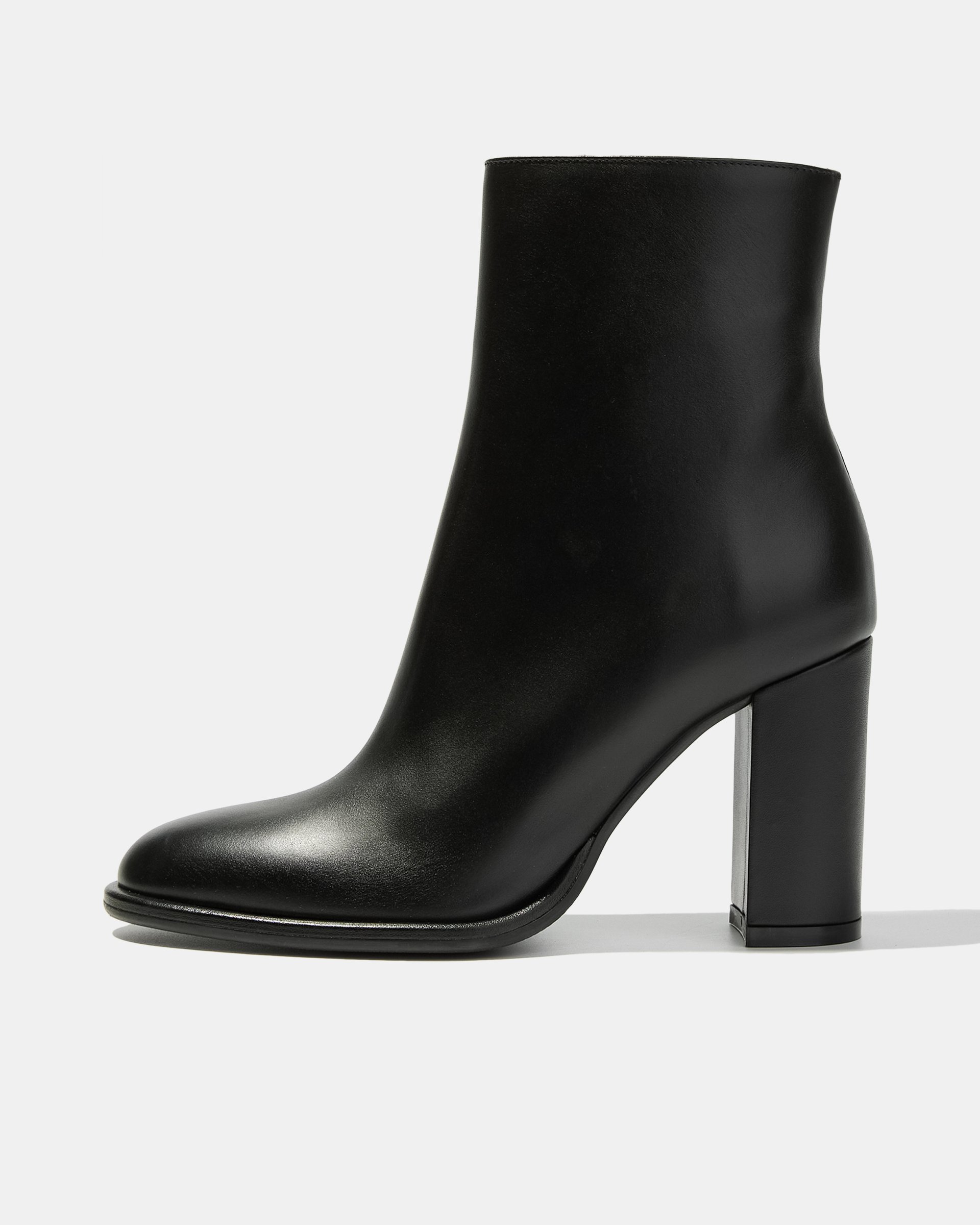 Ботильоны из натуральной кожи черного цвета