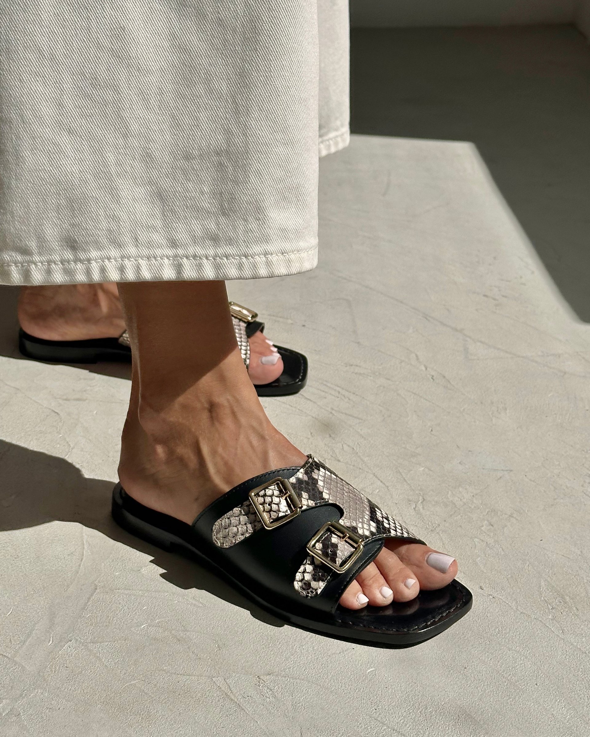 Черные кожаные шлепанцы с принтом питона - Image 6 of 6
