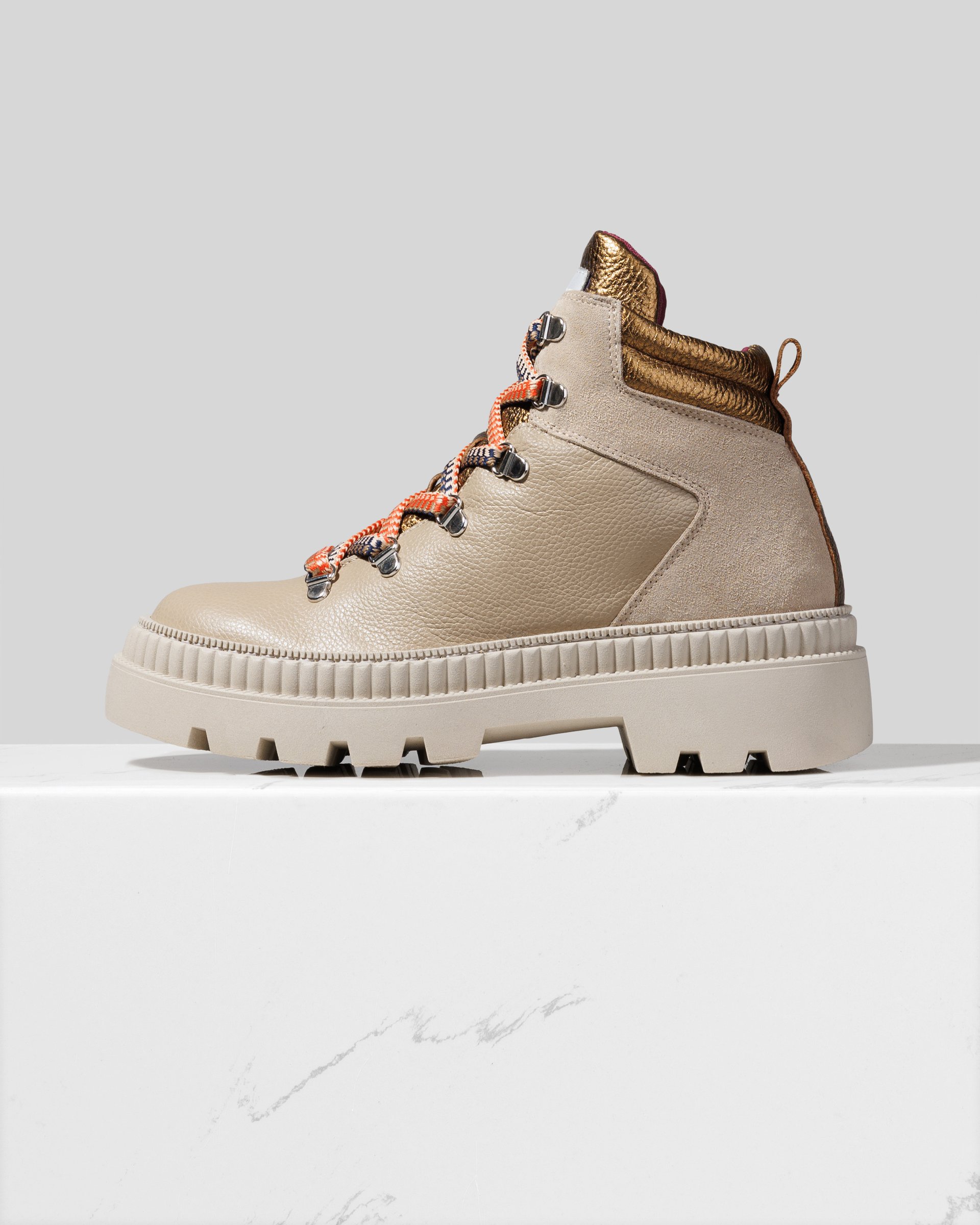 Светло-серые кожаные ботинки - Main image