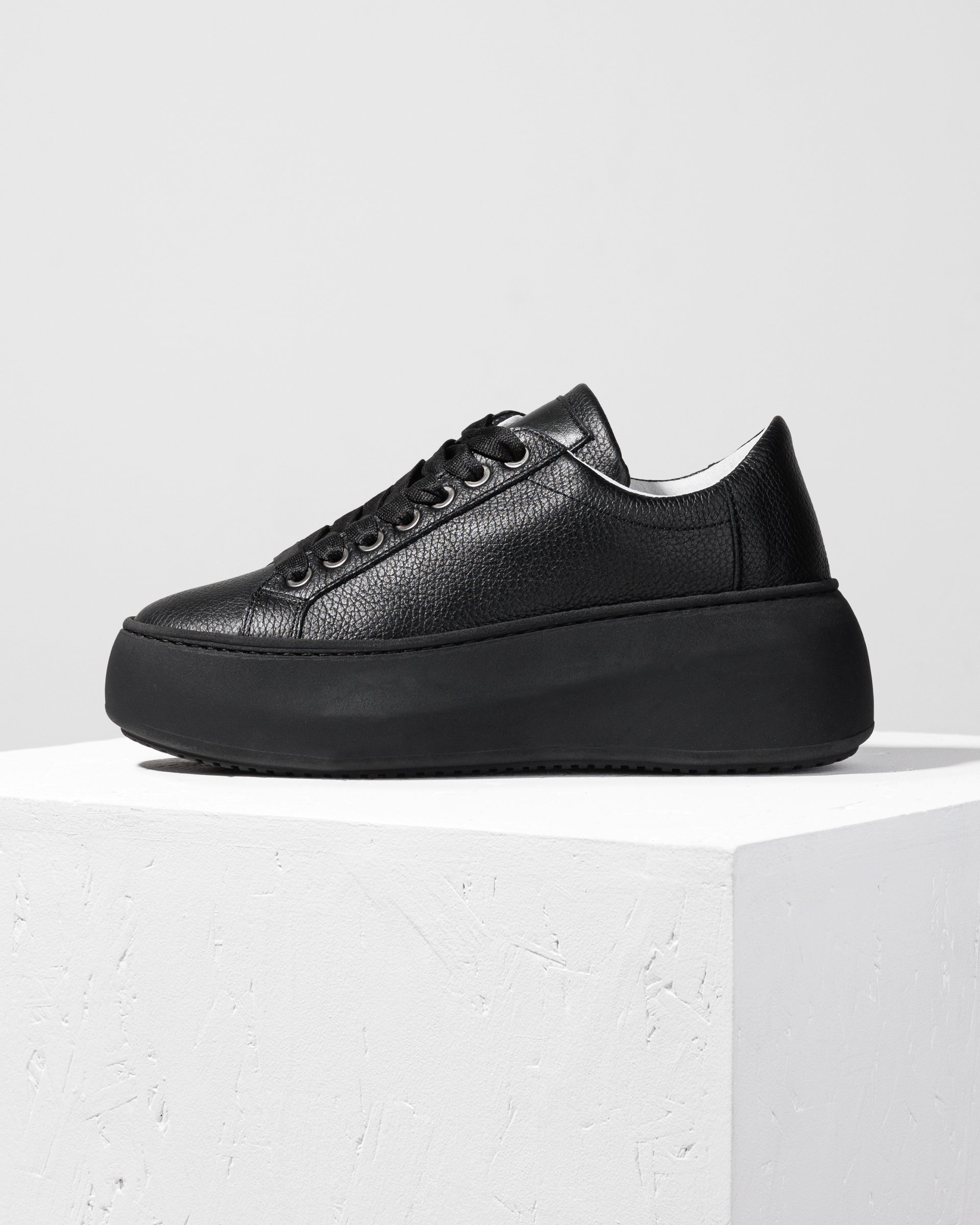 Черные кожаные кроссовки - Main image