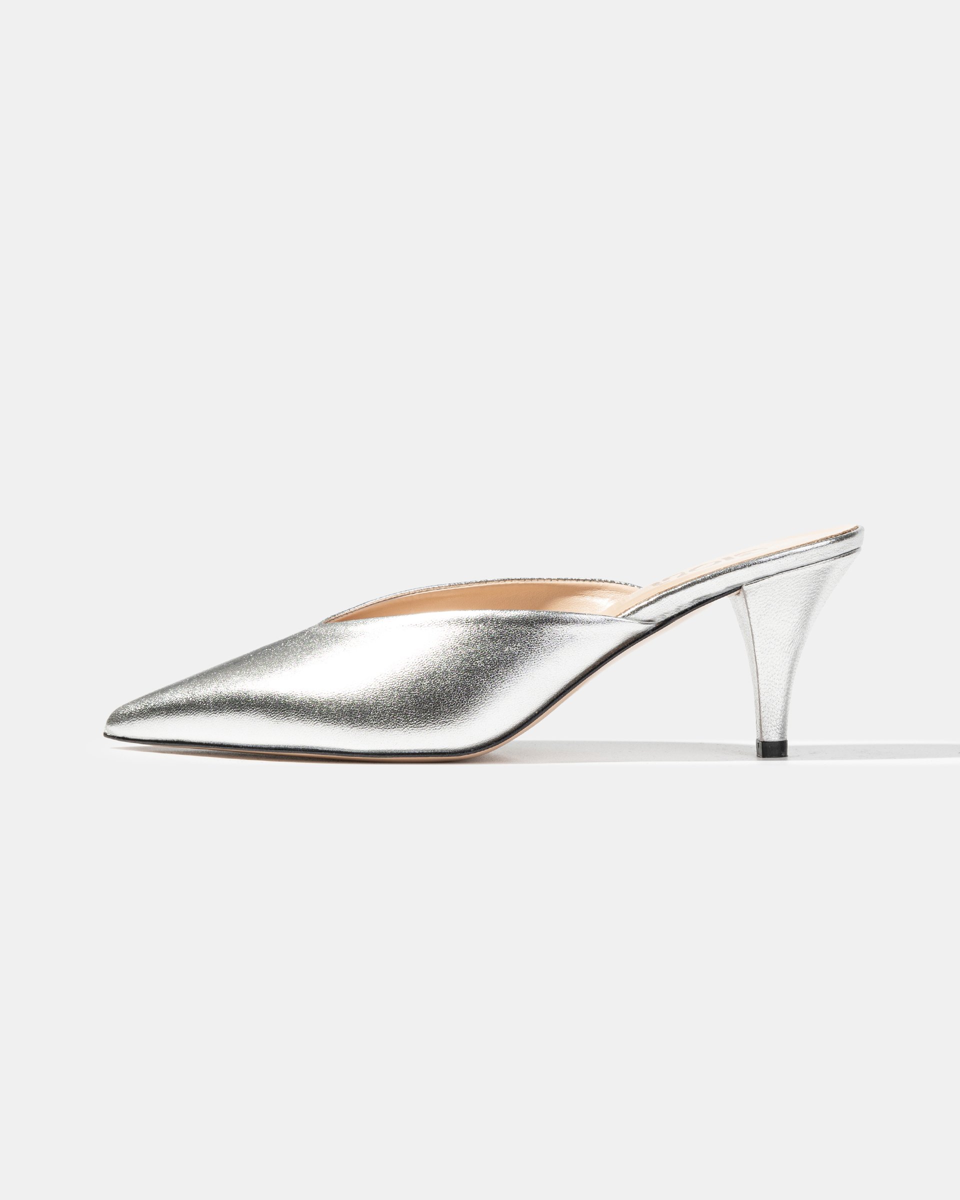 Серебристые кожаные мюли