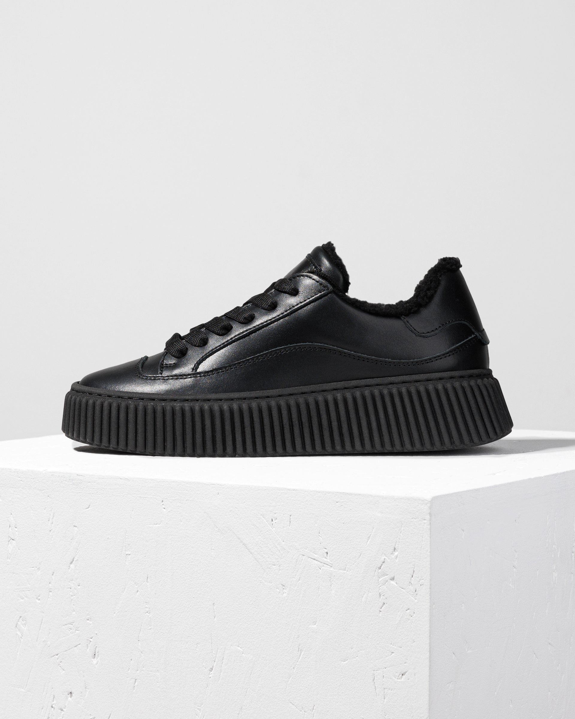 Черные утепленные кроссовки - Main image