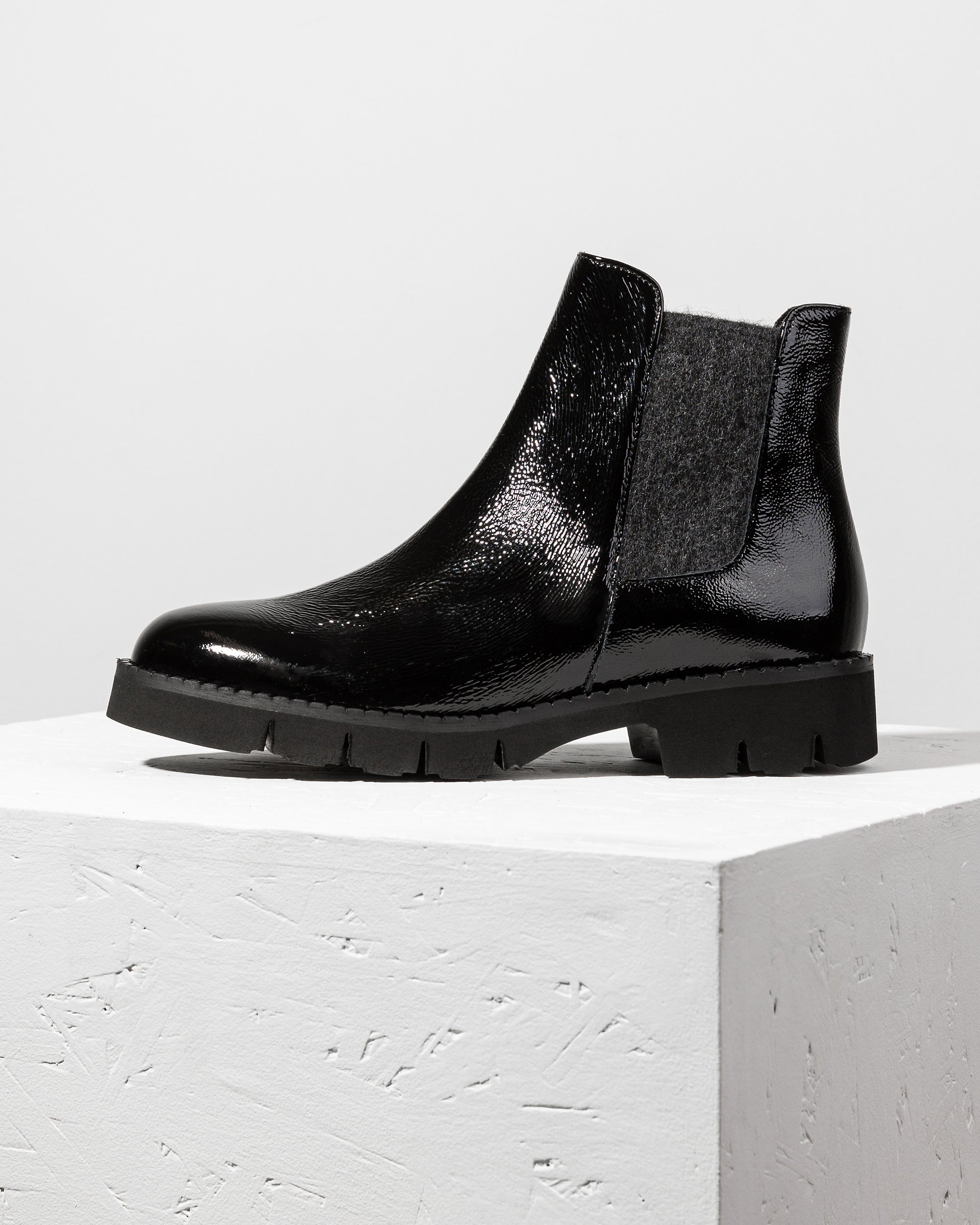 Чёрные лаковые ботинки челси - Main image