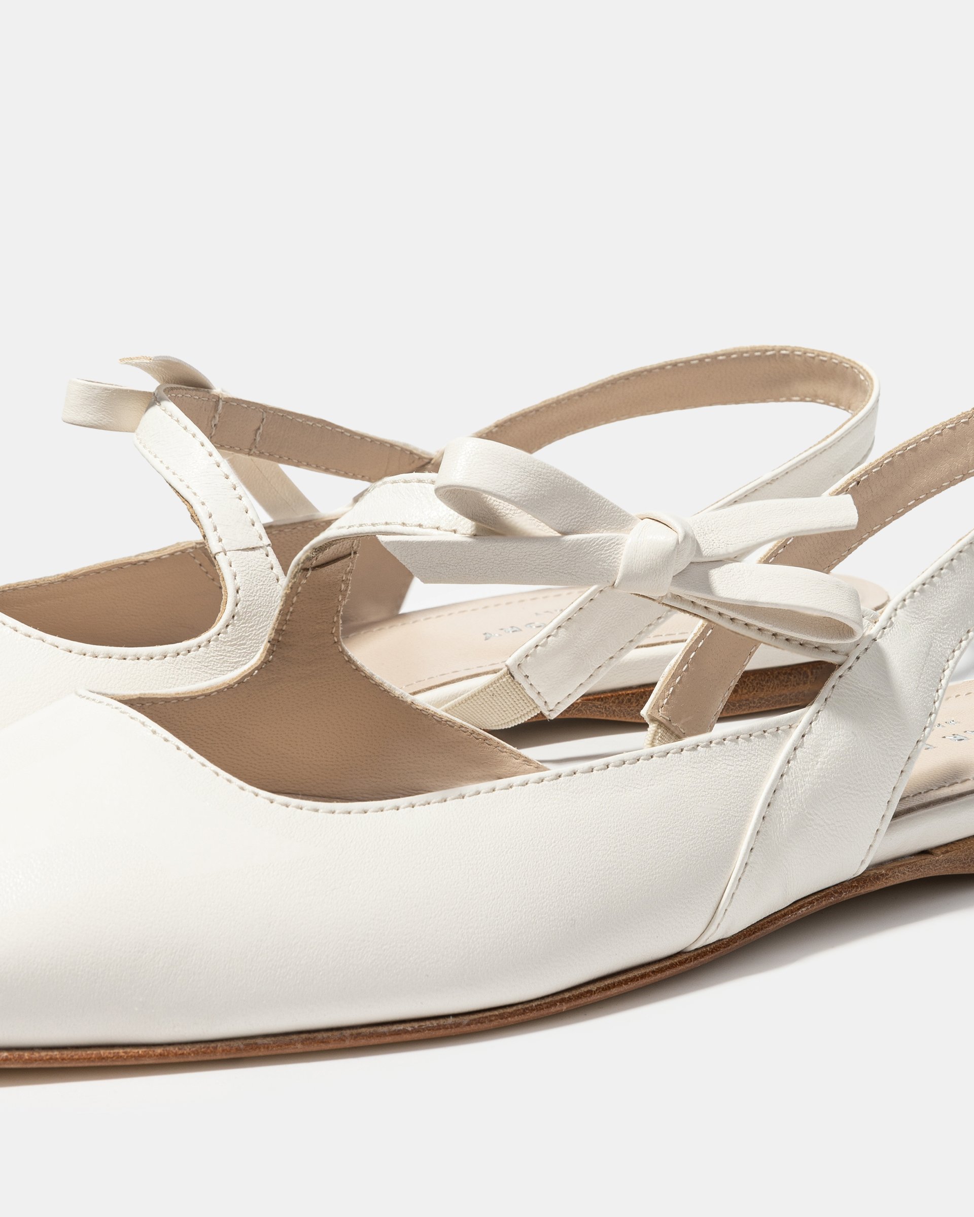 Белые туфли с ремешками и бантиком - Image 4 of 4