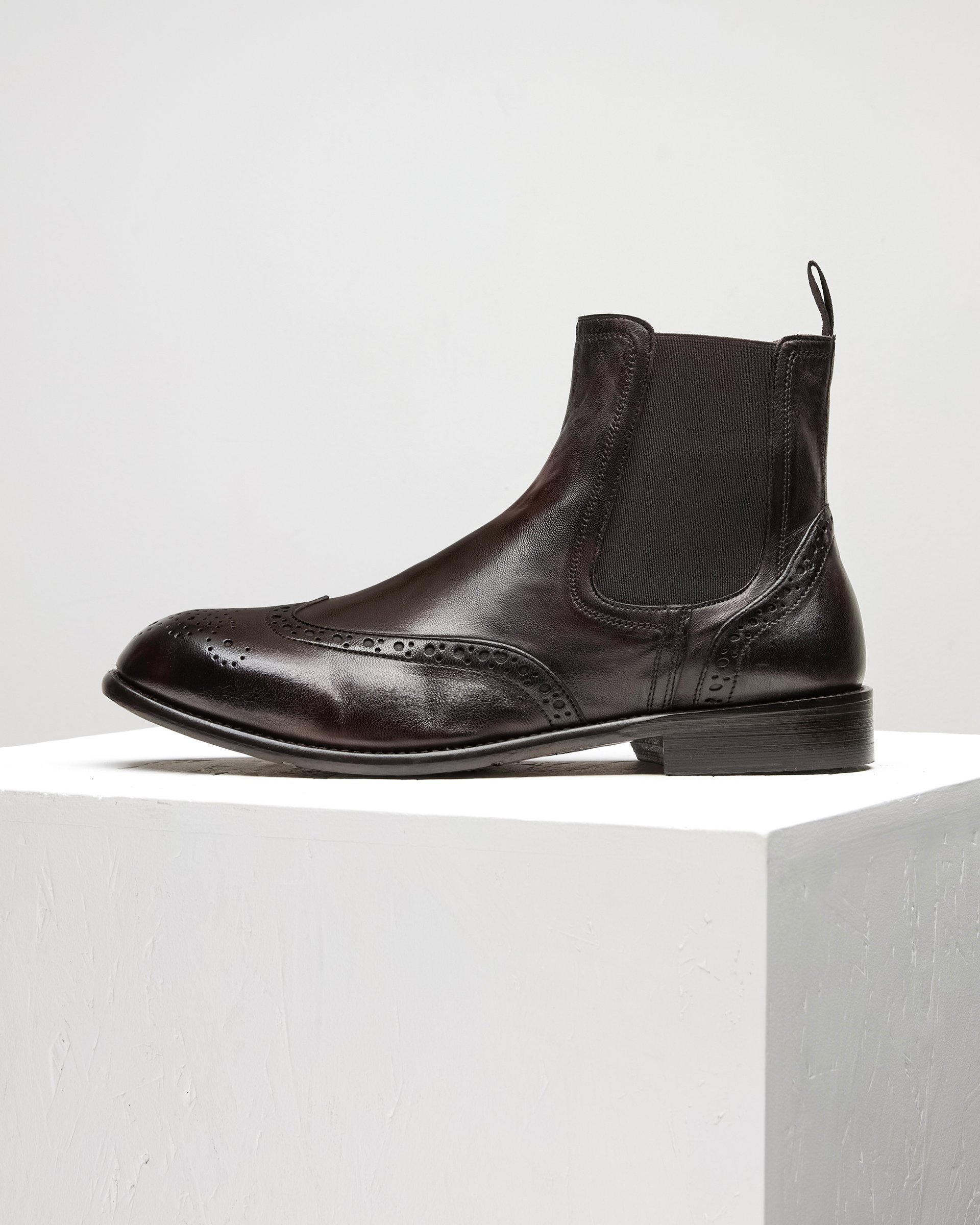 Темно-коричневые кожаные ботинки челси