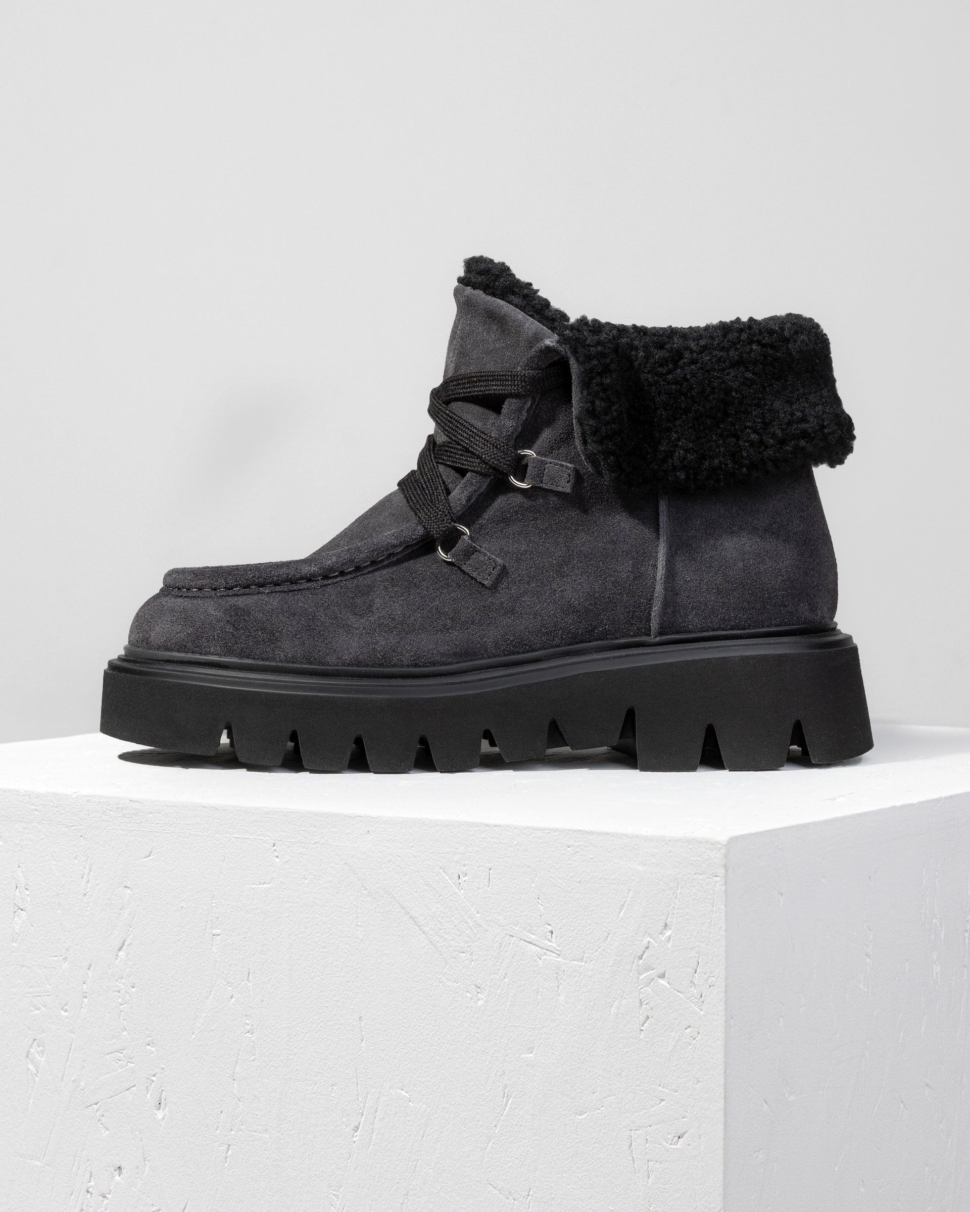 Серые зимние замшевые ботинки - Main image