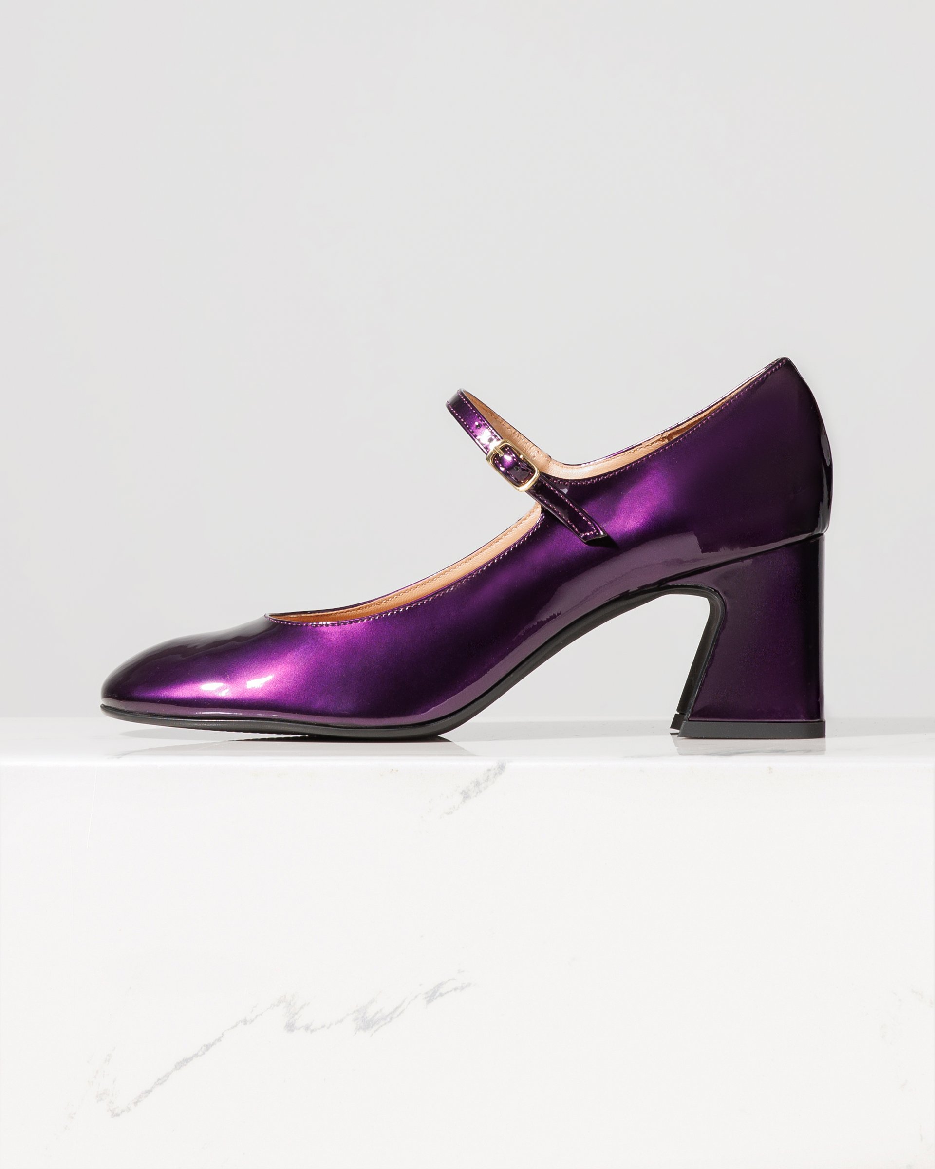Фиолетовые лакированные туфли на каблуке - Main image