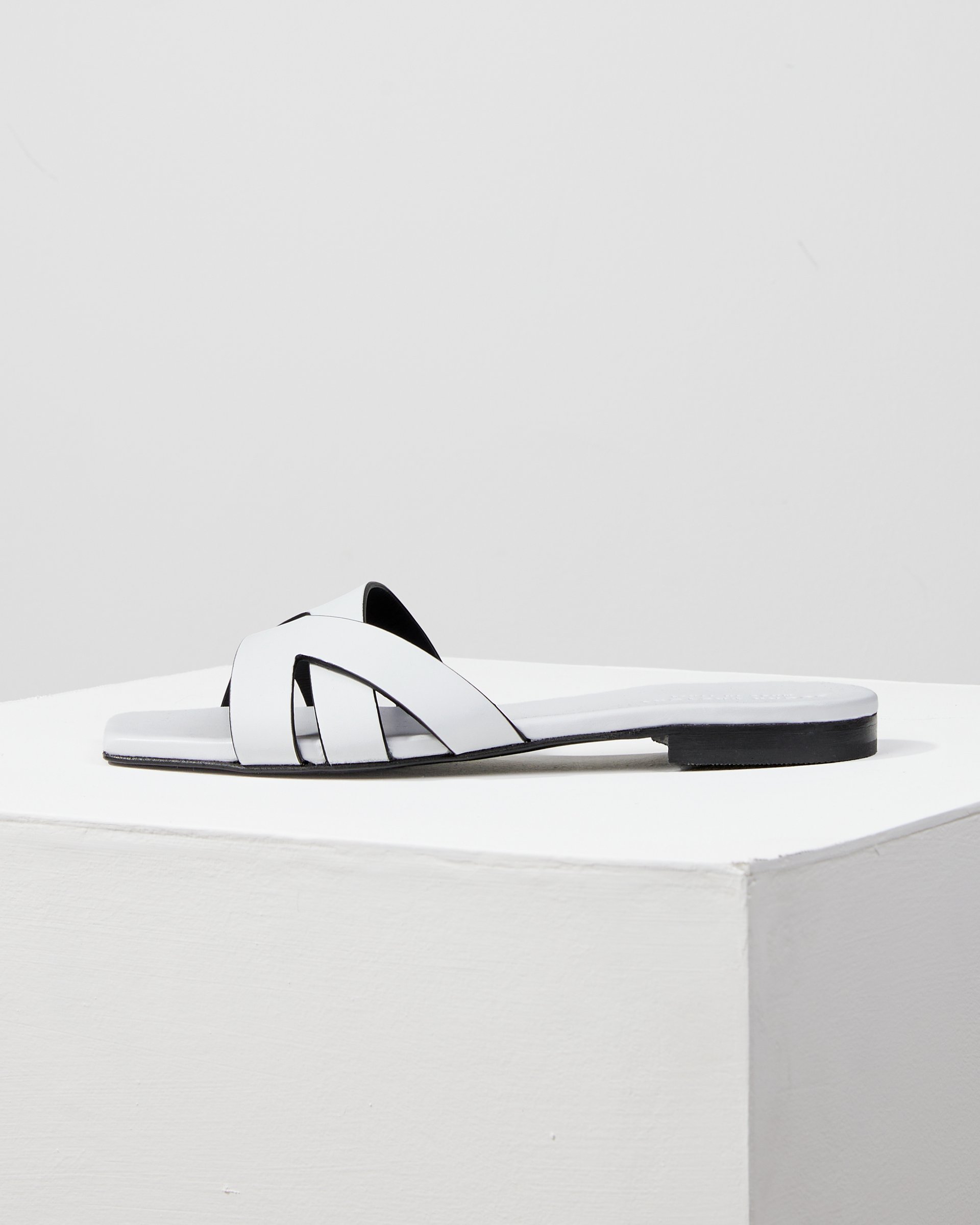 Белые кожаные пантолеты - Main image