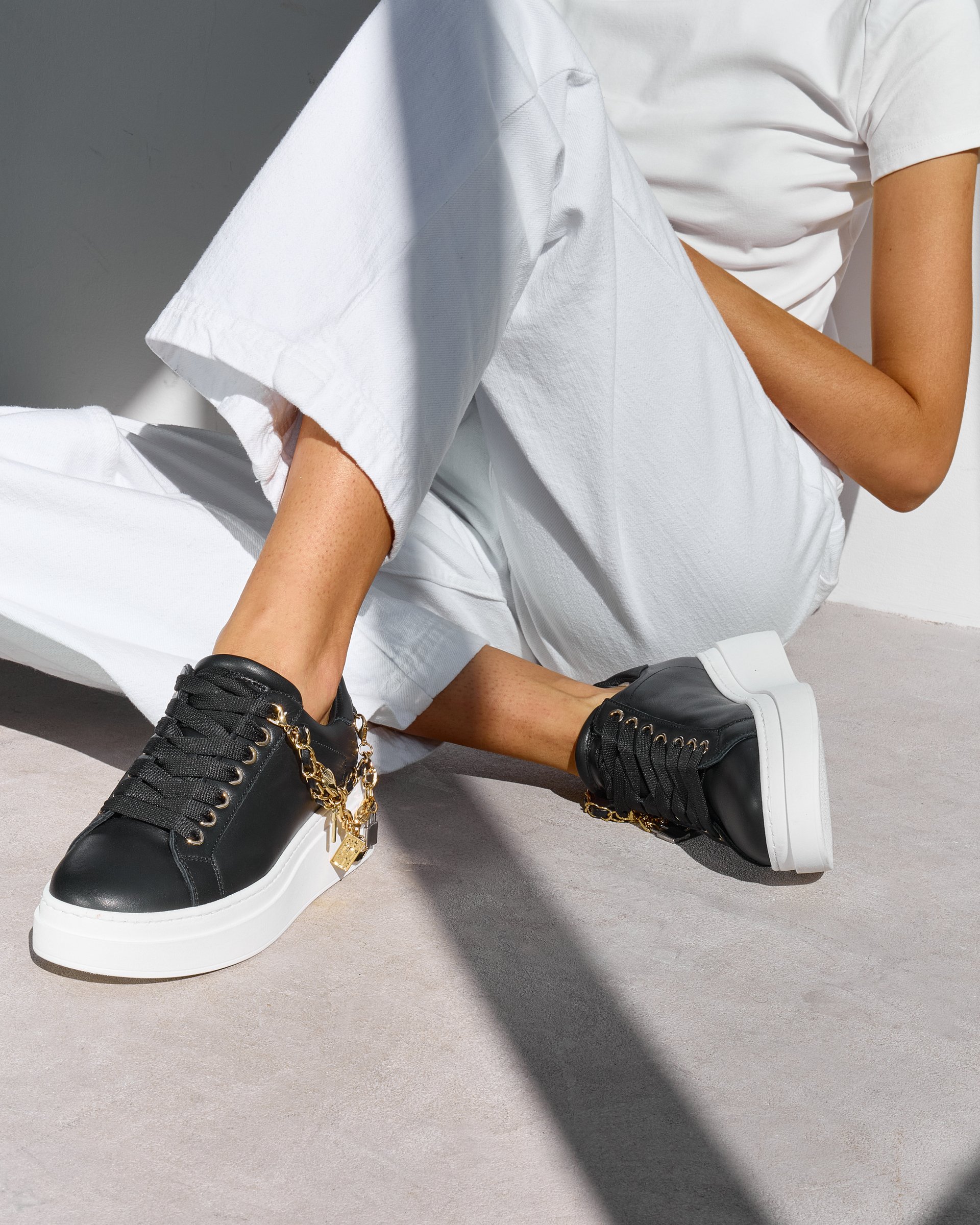 Черно-белые кожаные кроссовки - Image 5 of 7