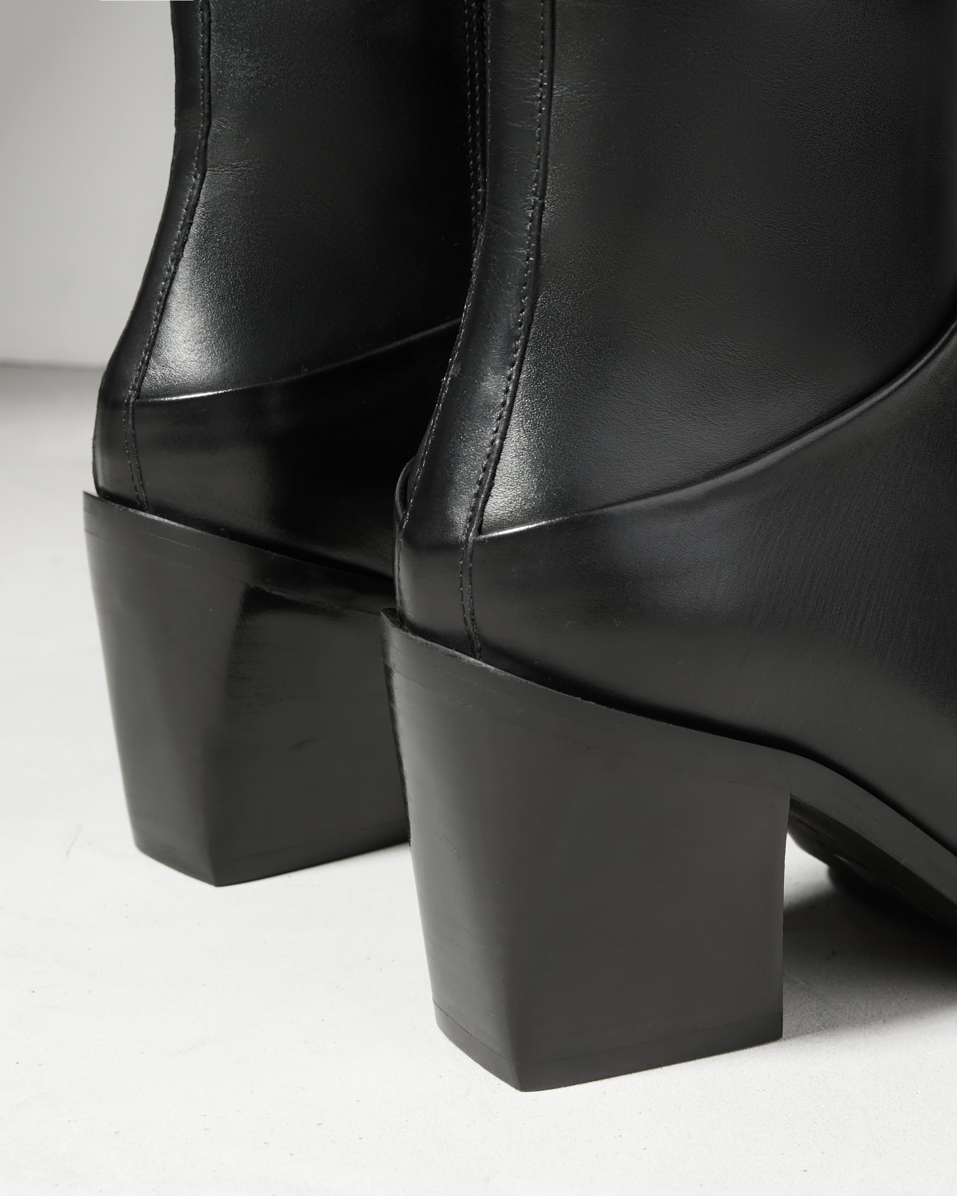 Черные кожаные ботинки на каблуке - Image 3 of 4