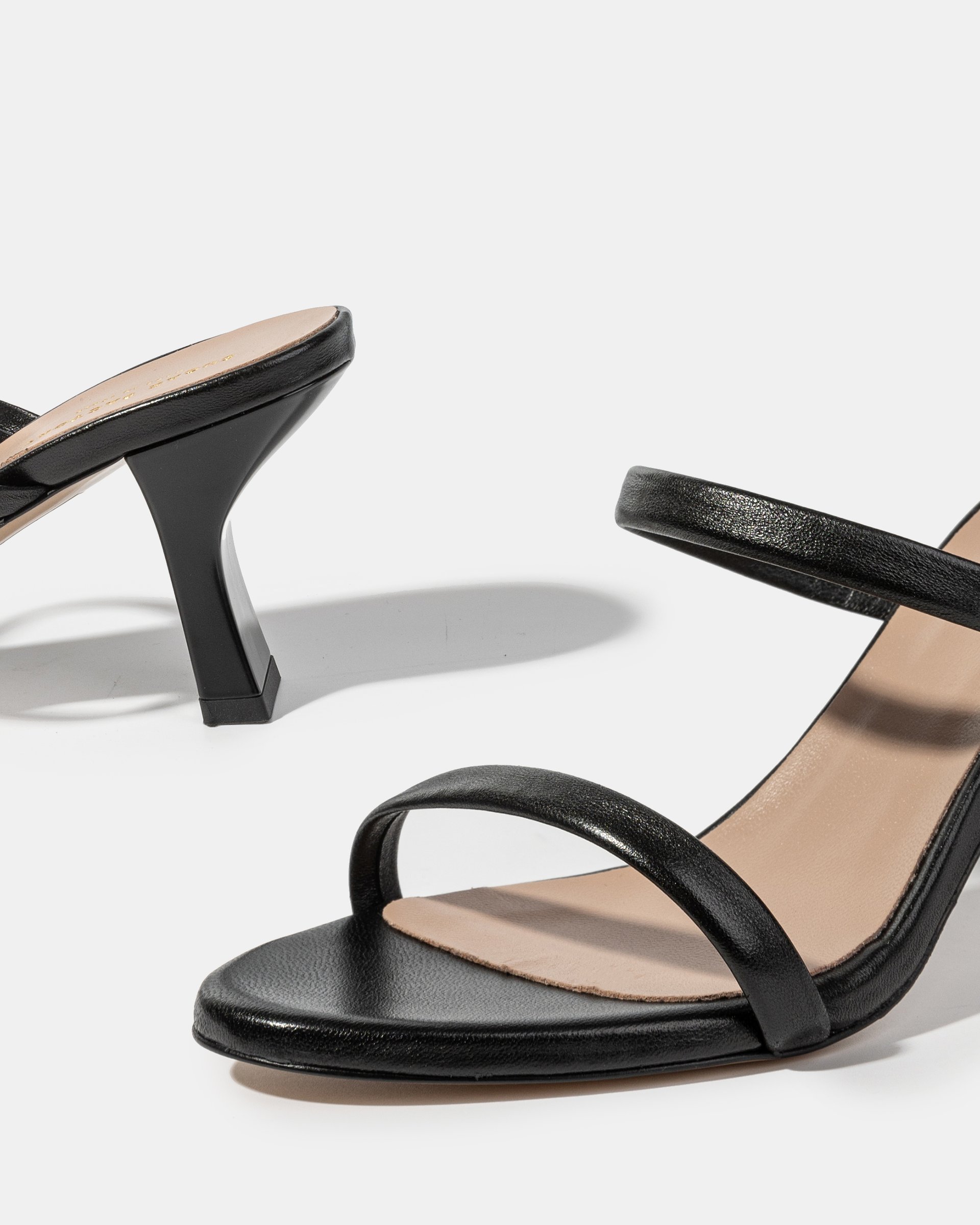 Черные босоножки на каблуке - Image 4 of 4