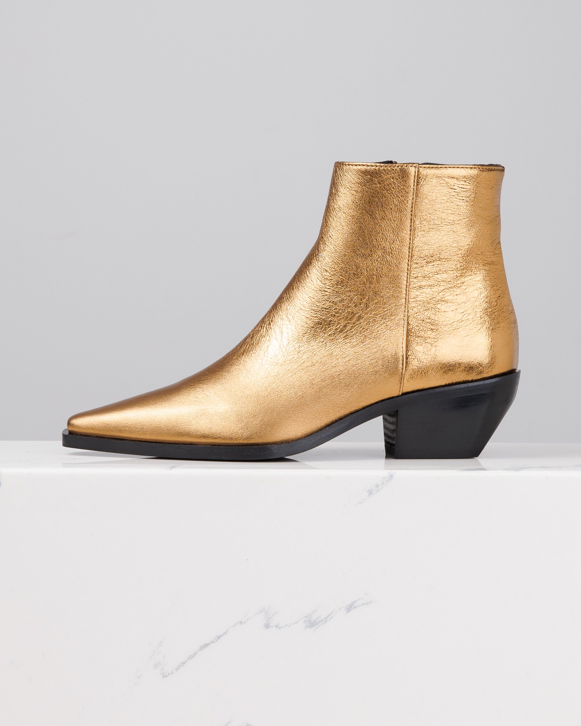 Золотые ботинки из натуральной кожи