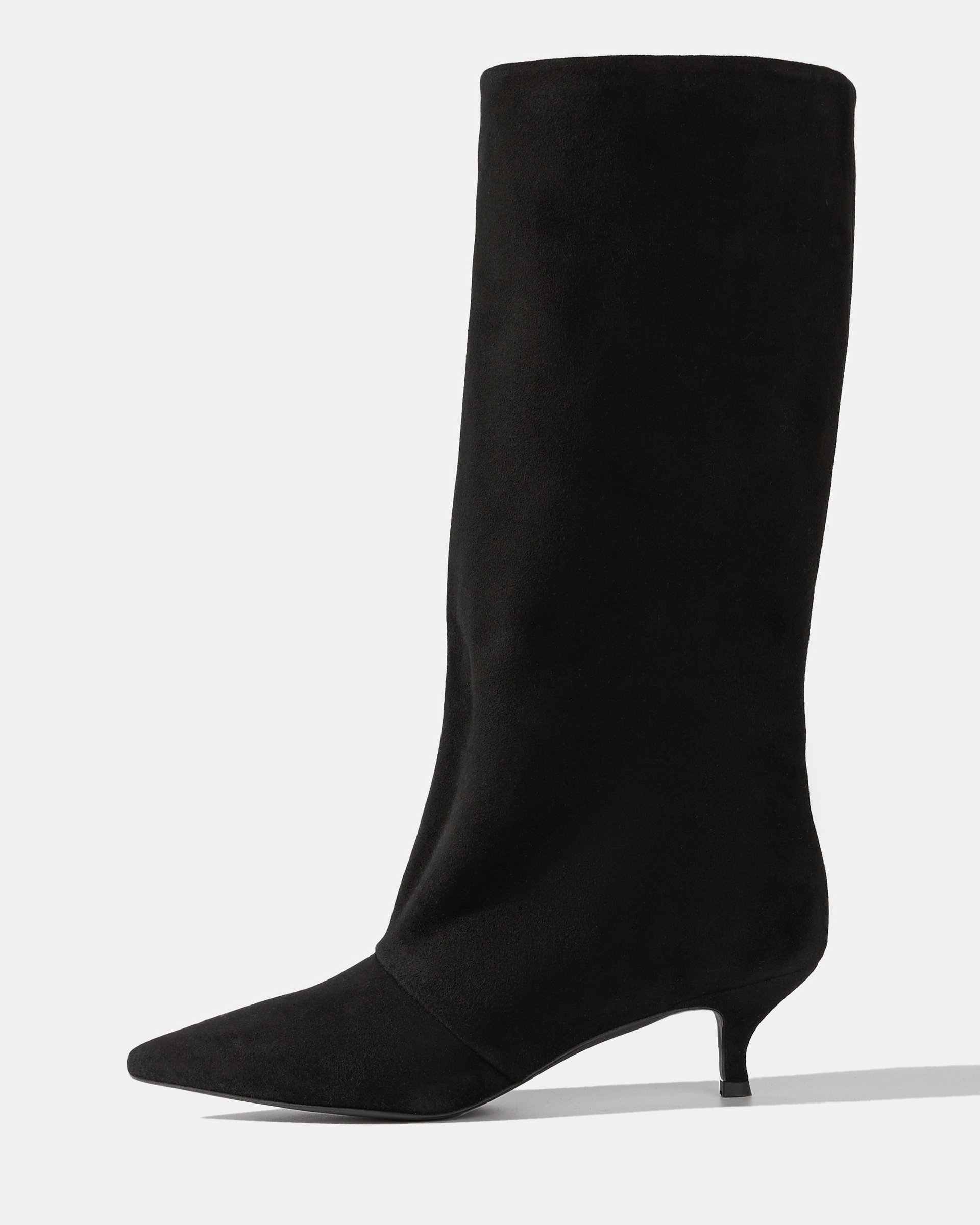 Черные замшевые сапоги