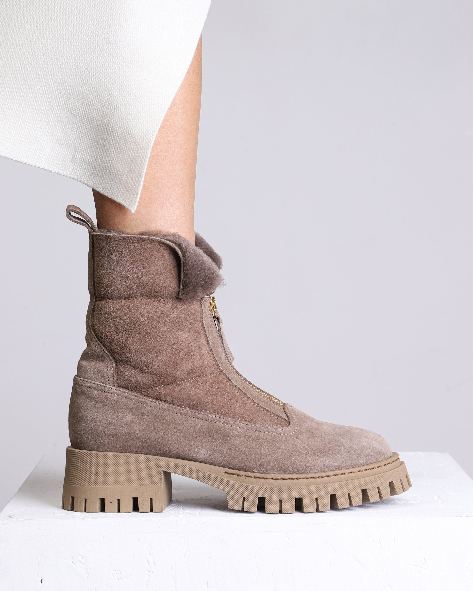 Серые замшевые зимние ботинки - Image 5 of 6