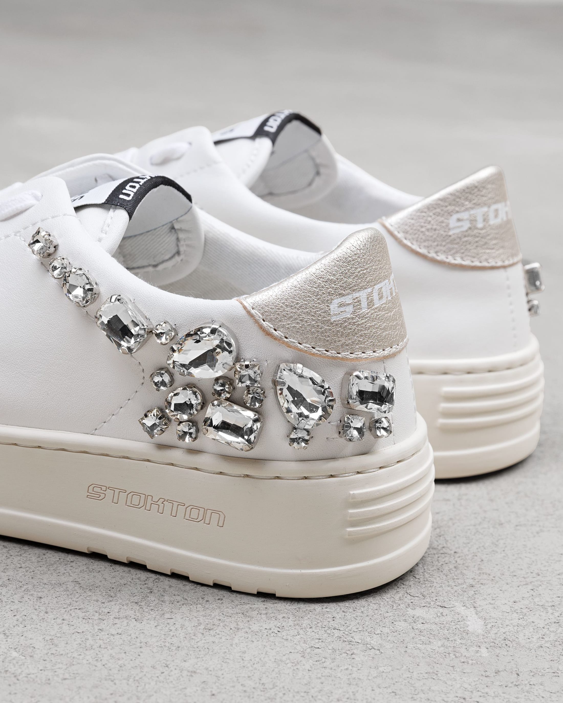 Белые кожаные кеды