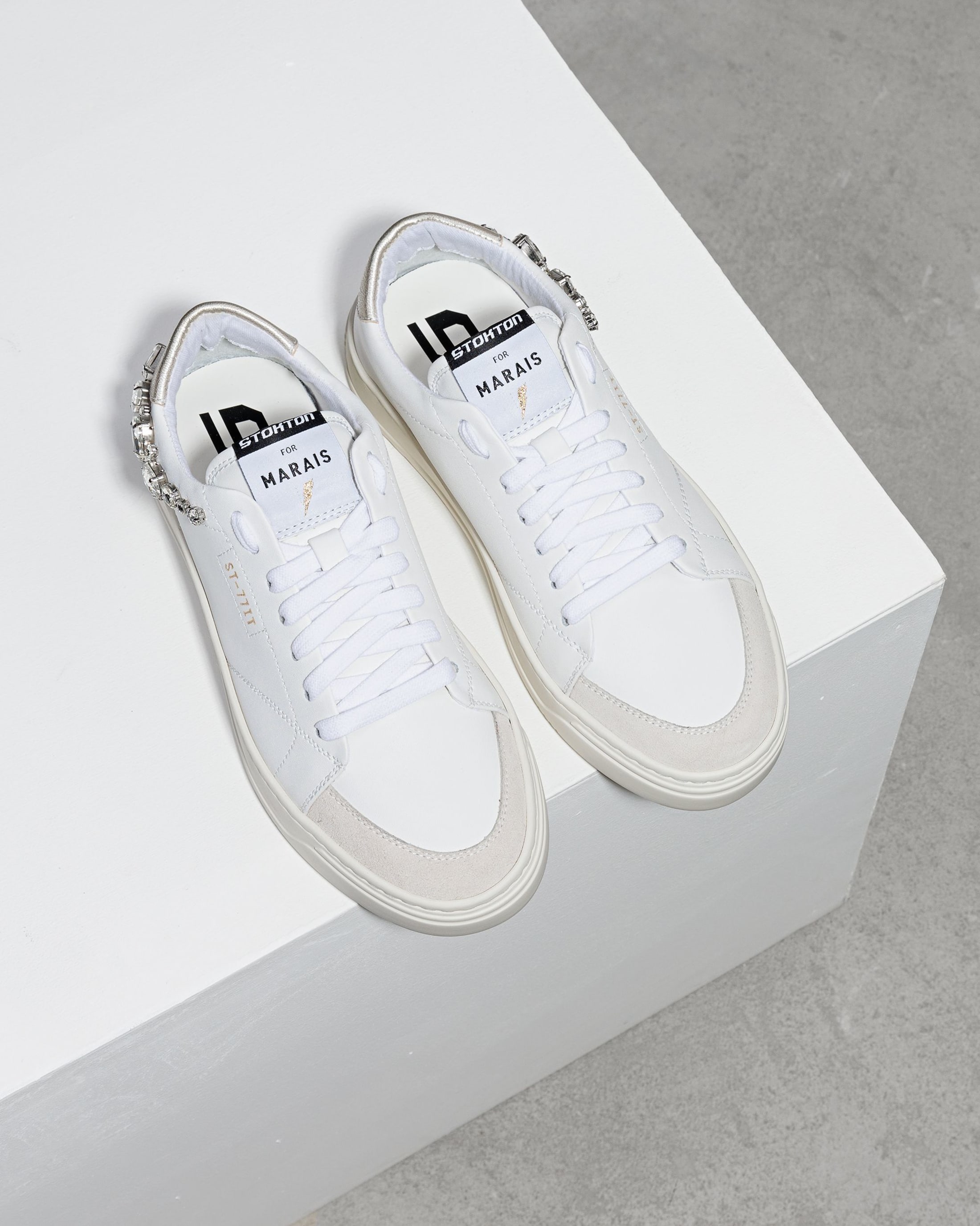 Белые кожаные кеды