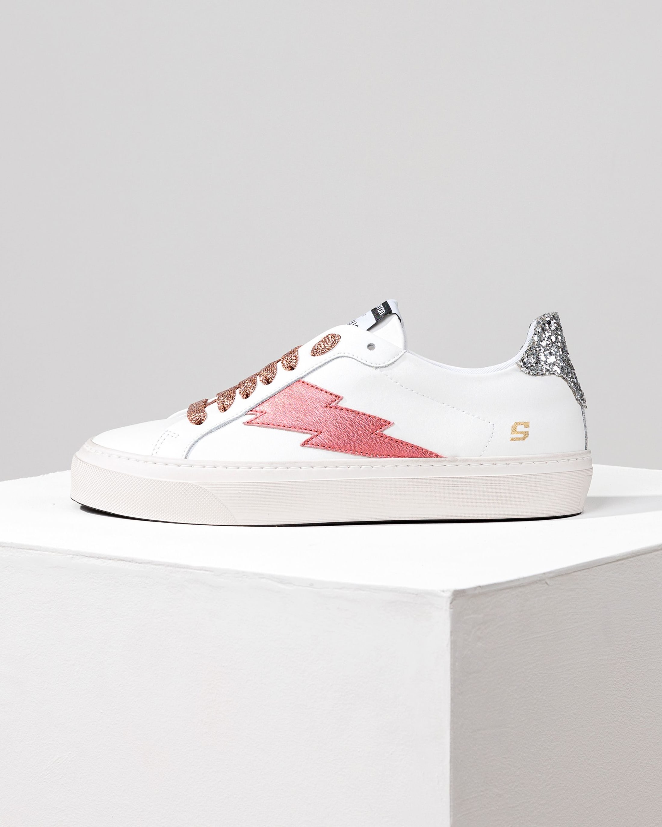 Белые кожаные кеды